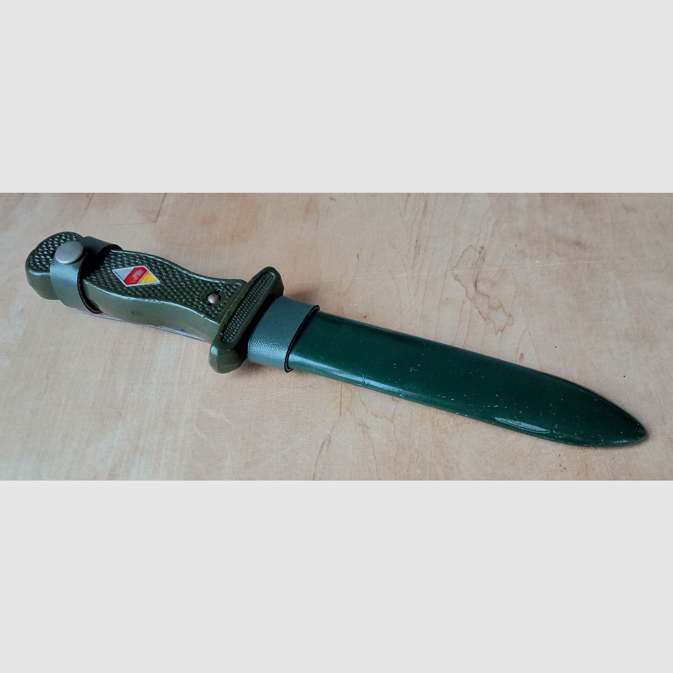 Couteau de randonnée original de Hubertus Solingen de la guerre froide, modèle de couteau de combat de la Bundeswehr et visuellement inspiré du couteau de randonnée HJ