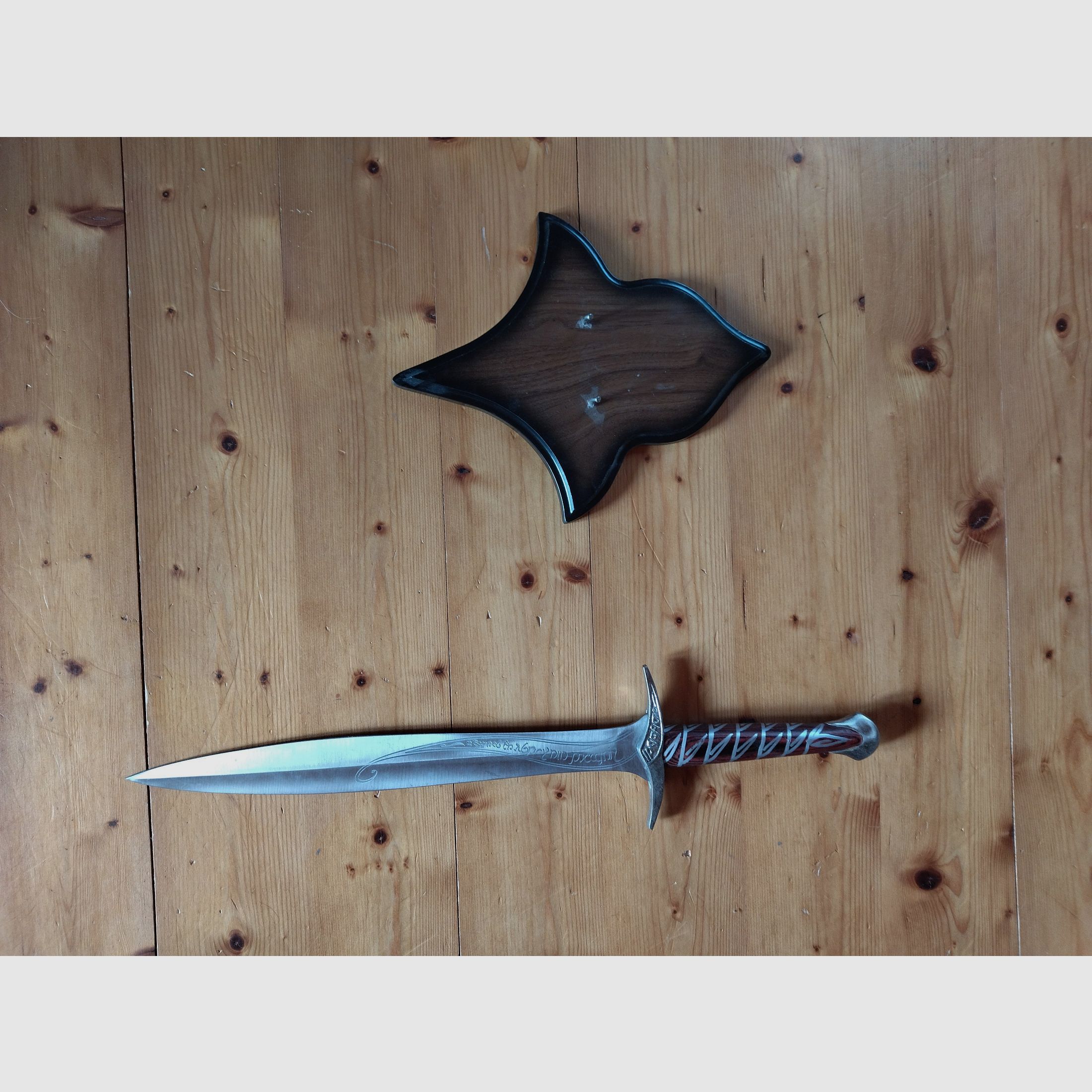 Schwert "Herr der Ringe" + Holzhalterung
