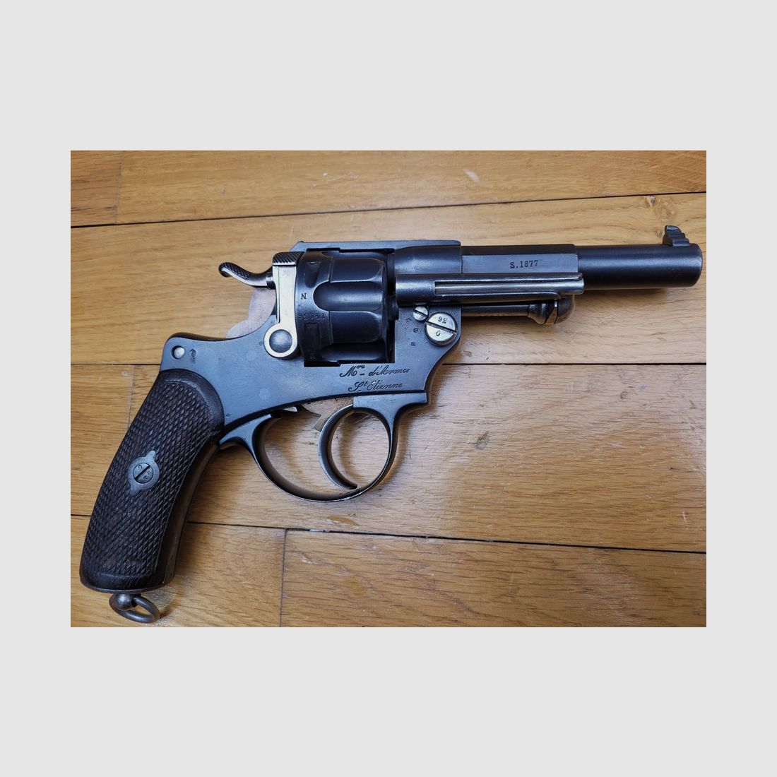 Sehr schöner Offiziersrevolver Mod 1874 – vollständig monomatrikulierte Waffe – MAS von 1877 – noch in seinem strohgelben Zustand – Top Zustand, Bild 2 von 30