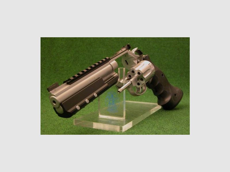 ALPHA TARGET S&W 617 6" .22 LR / .22 lfb Bi-Color