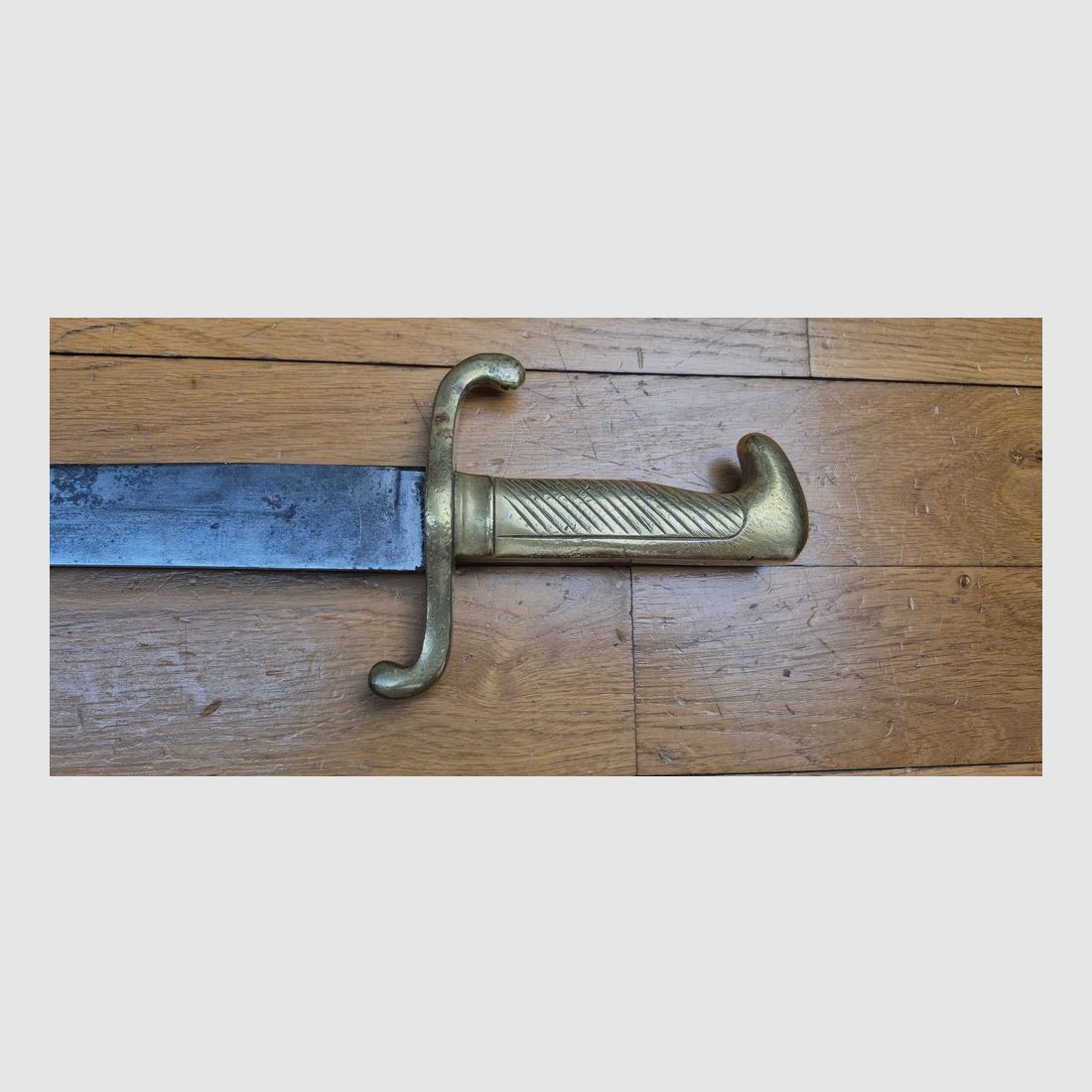 Prächtiges und seltenes preußisches Artillerie-Schwert, genannt Seitengewehr 1864 – Waffen der Kriege von 1870/71 und 1914-1918 – Herstellung Weyersberg in Solingen – Preußische Waffe von 1889 – 51. Artillerie von Straßburg! – Seltene monomatrikulierte Waffe und Scheide – TBE/TBE+, Bild 3 von 16