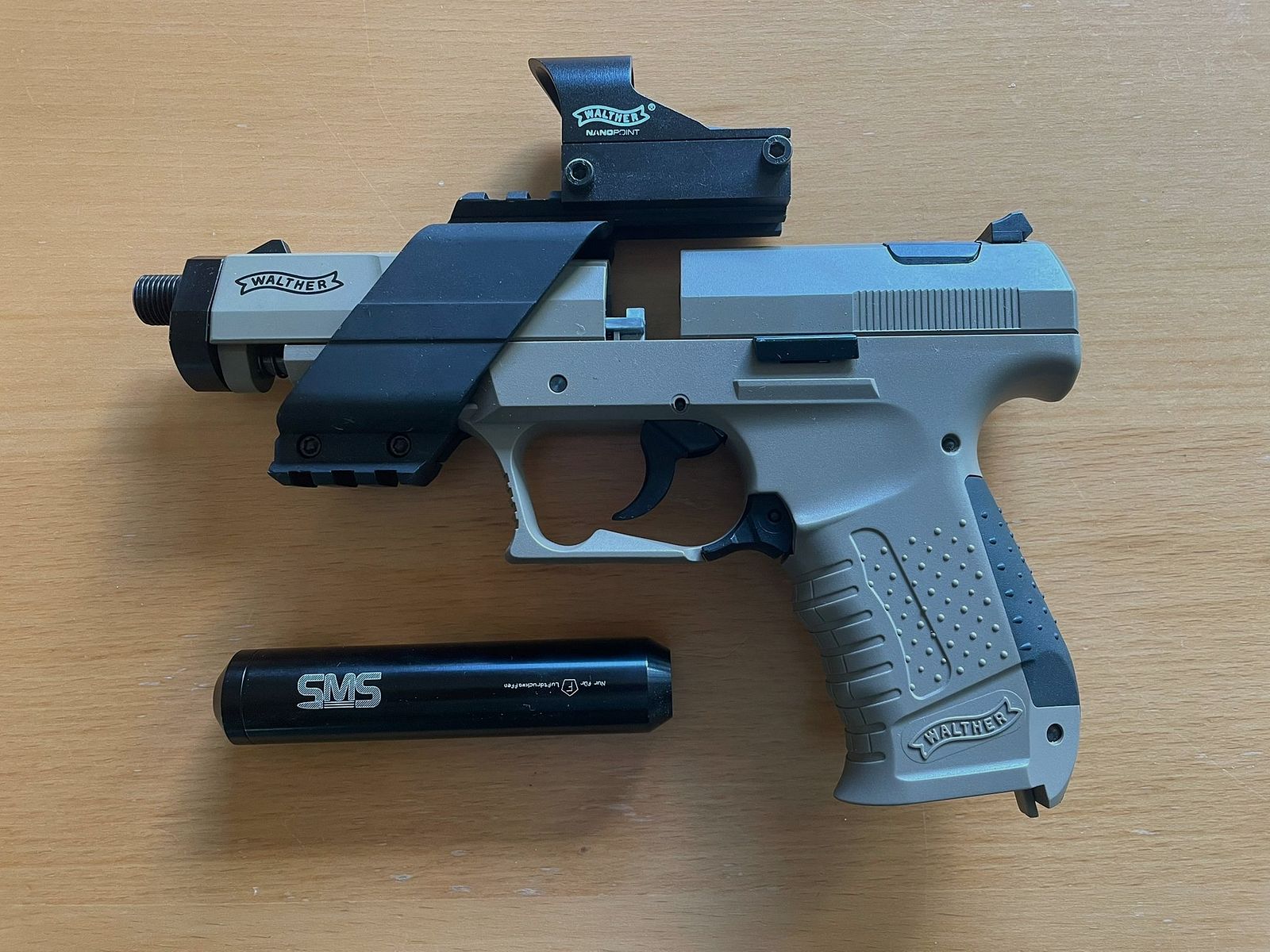 Walther CP99 FDE CO2 Pistole der Sonderauflage Flat Dark Earth mit Walther Nano Point und Schalldämpfer