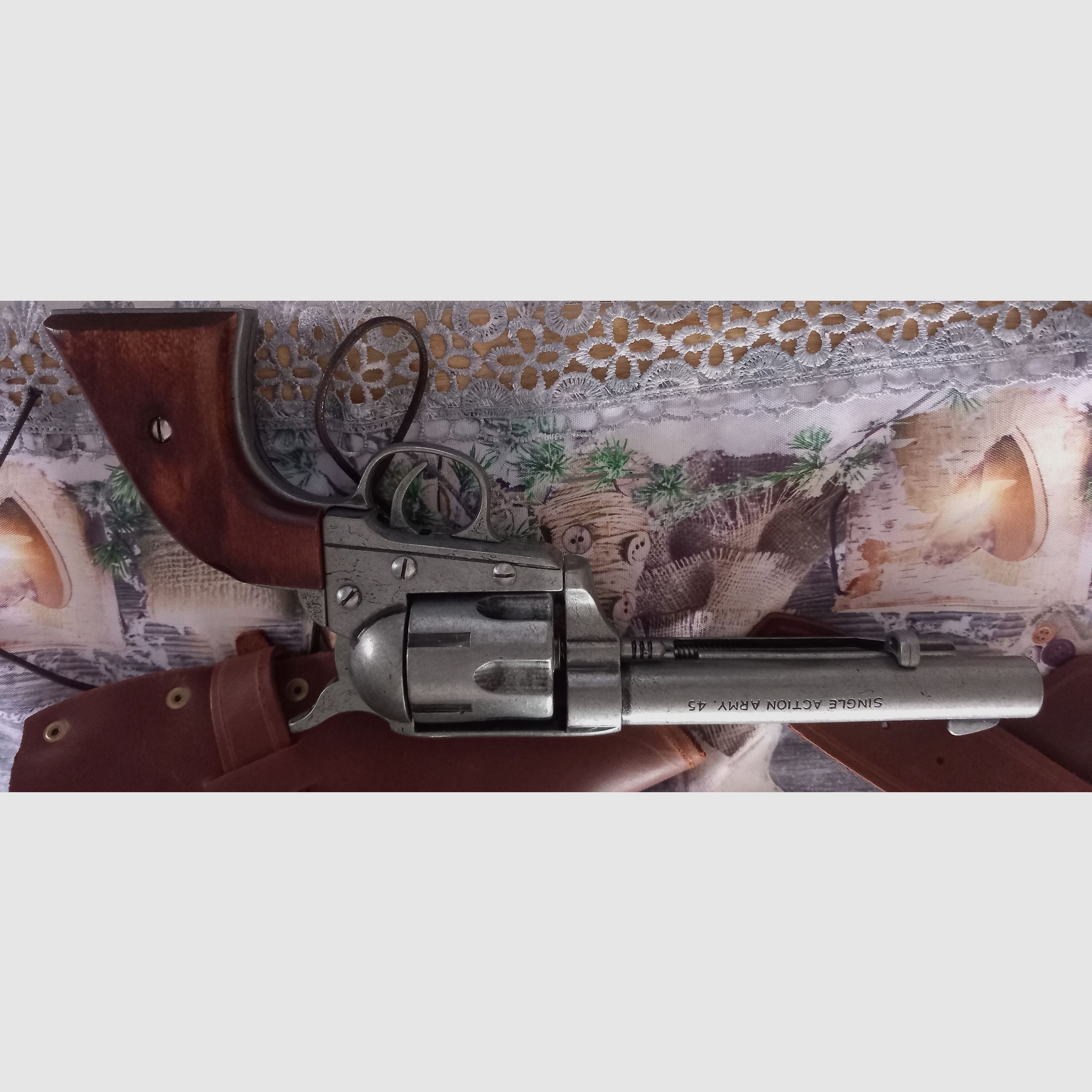 Westernholster Echtleder Mit Deko Patronen und Revolver 