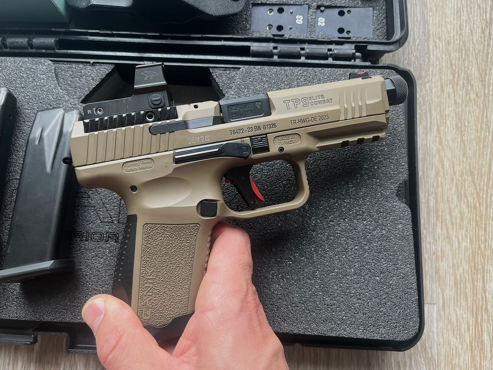 Canik TP9 Elite Combat FDE + Mecanik MO2 Red Dot