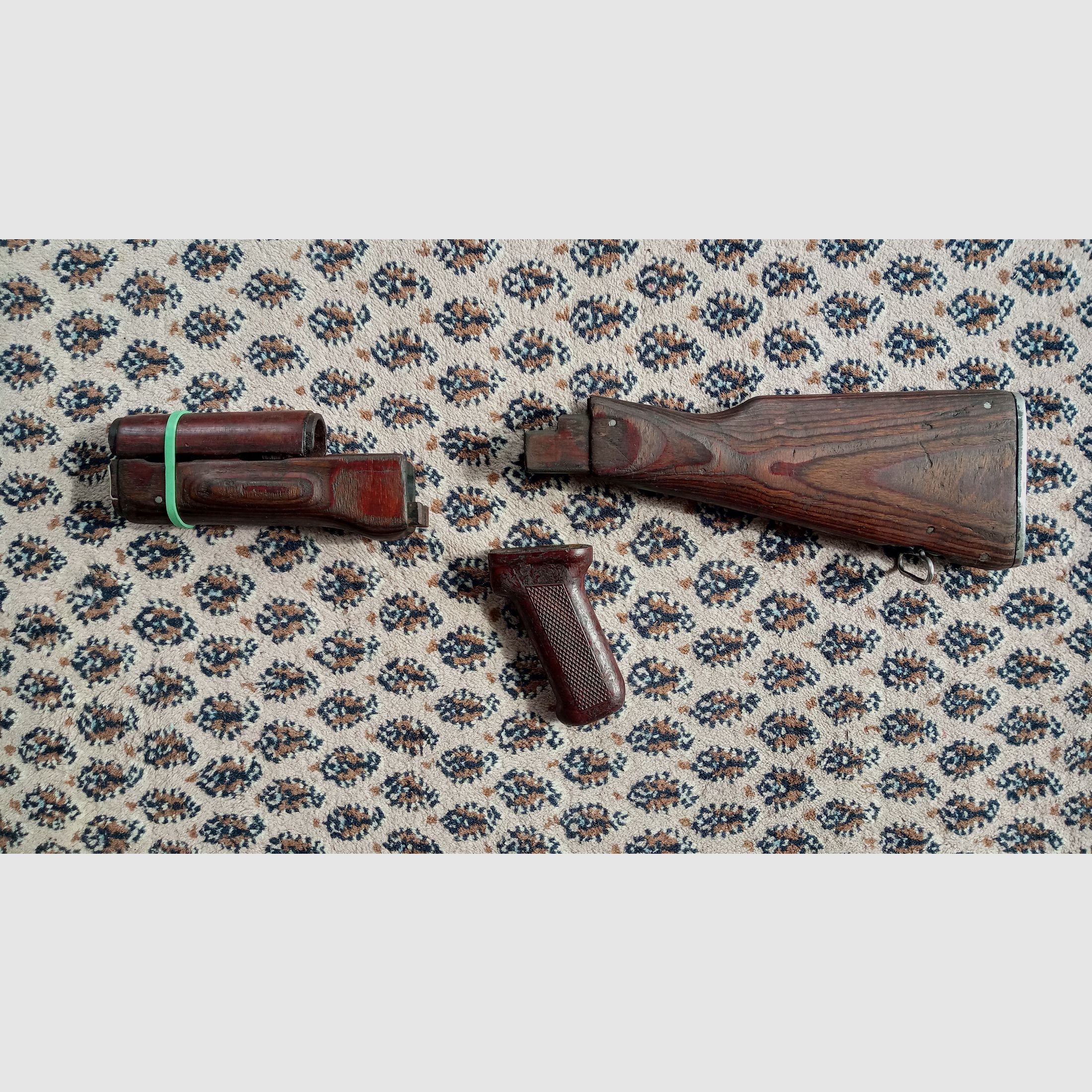 Komplettes Holz Laminat Festschaft Set inkl. Bakelit Griff, Schaft und Handschutz /  AKM und AK74