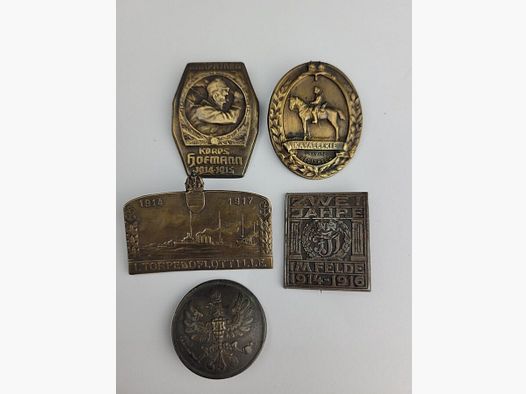 Peu courant – Lot de 4 insignes patriotiques de casquettes pour soldats autrichiens -1ière GM – TBE