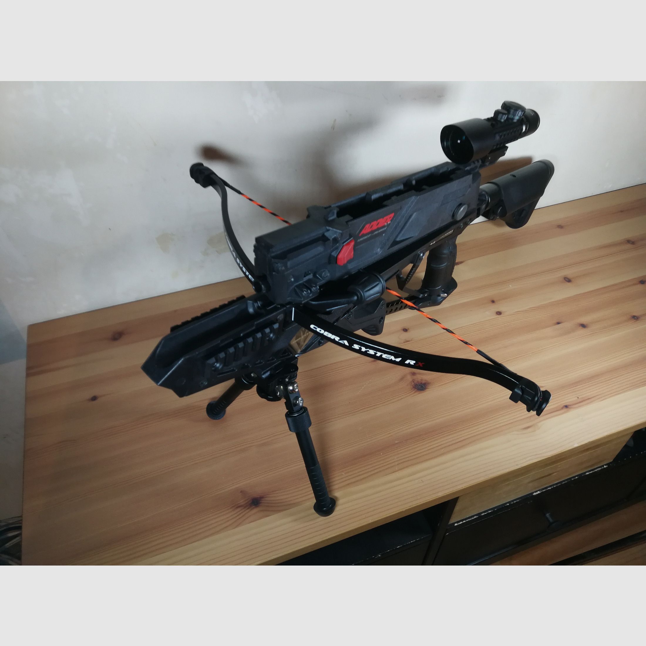 ADDER COBRA SYSTEM 130 LBS + 7 SCHUSS POLYMER MAGAZIN + 7 SCHUSS METALL MAGAZIN + OPTIK 3-10x42 Gr/Ro Bel & BERETTA 4x32 + METALL STANDBEIN