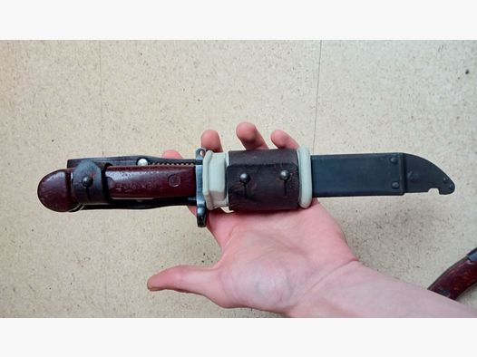 Rumänisches 6h3 (6x3) AK Bajonett komplett inkl. Gummi Isolator und Leder Frosch  // AKM Bakelit Vintage Seitengewehr