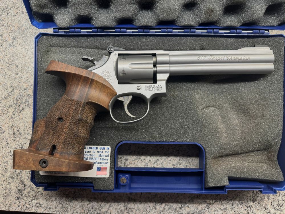 Smith & Wesson (S&W) 617 Target Champion
