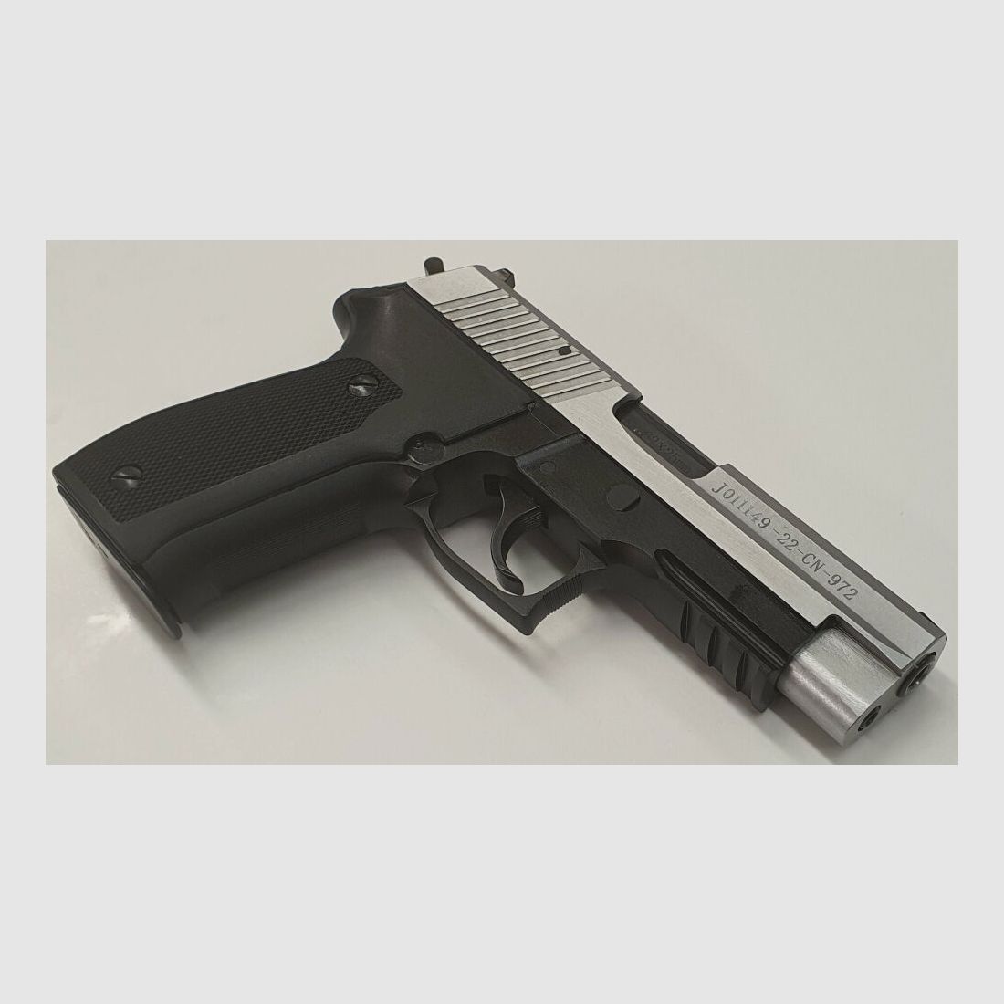 Pistola semiautomática NORINCO Mod. NP762/ NP22/ PX-3 bicolor en calibre 7,62x25tokarev incluyendo accesorios, imagen 6 de 9