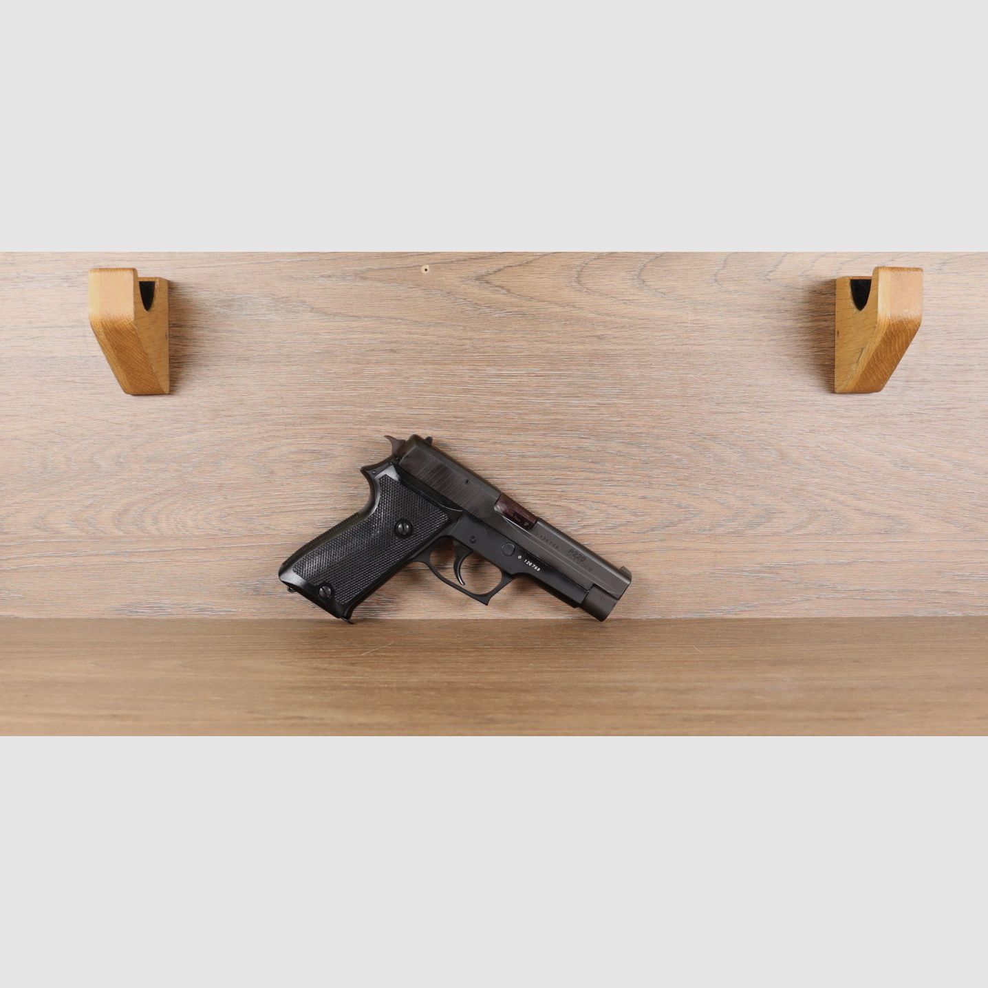 P220-2, Bild 1 von 2