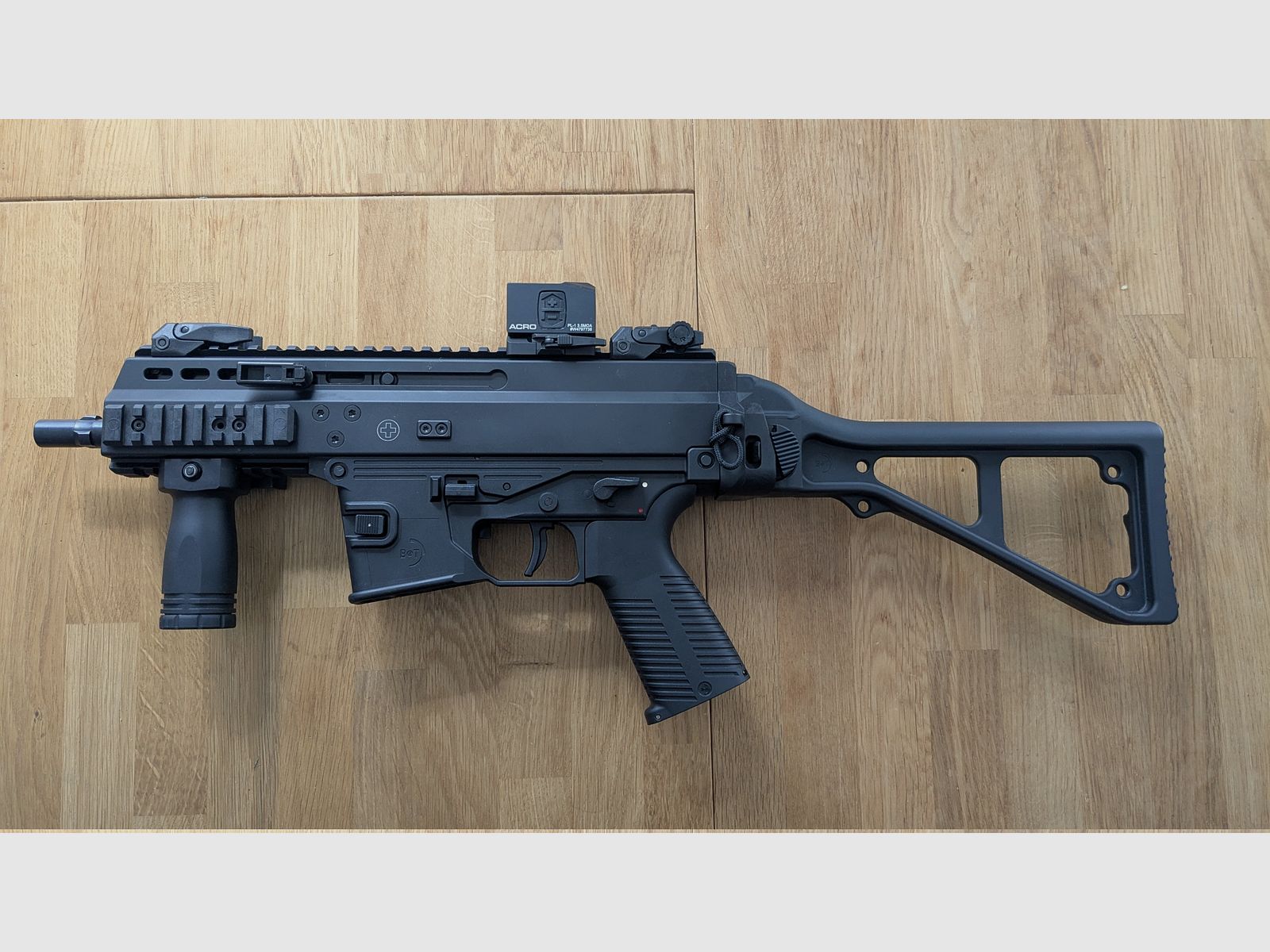 B&T APC9 PRO G  mit Aimpoint ACRO , Bild 1 von 3