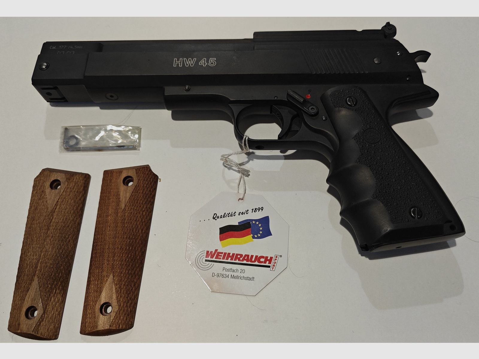 Weihrauch HW 45 pistola de aire calibre 4,5 mm (.177) – marca F – incl. empuñadura Hogue, cachas de madera, maletín y accesorios