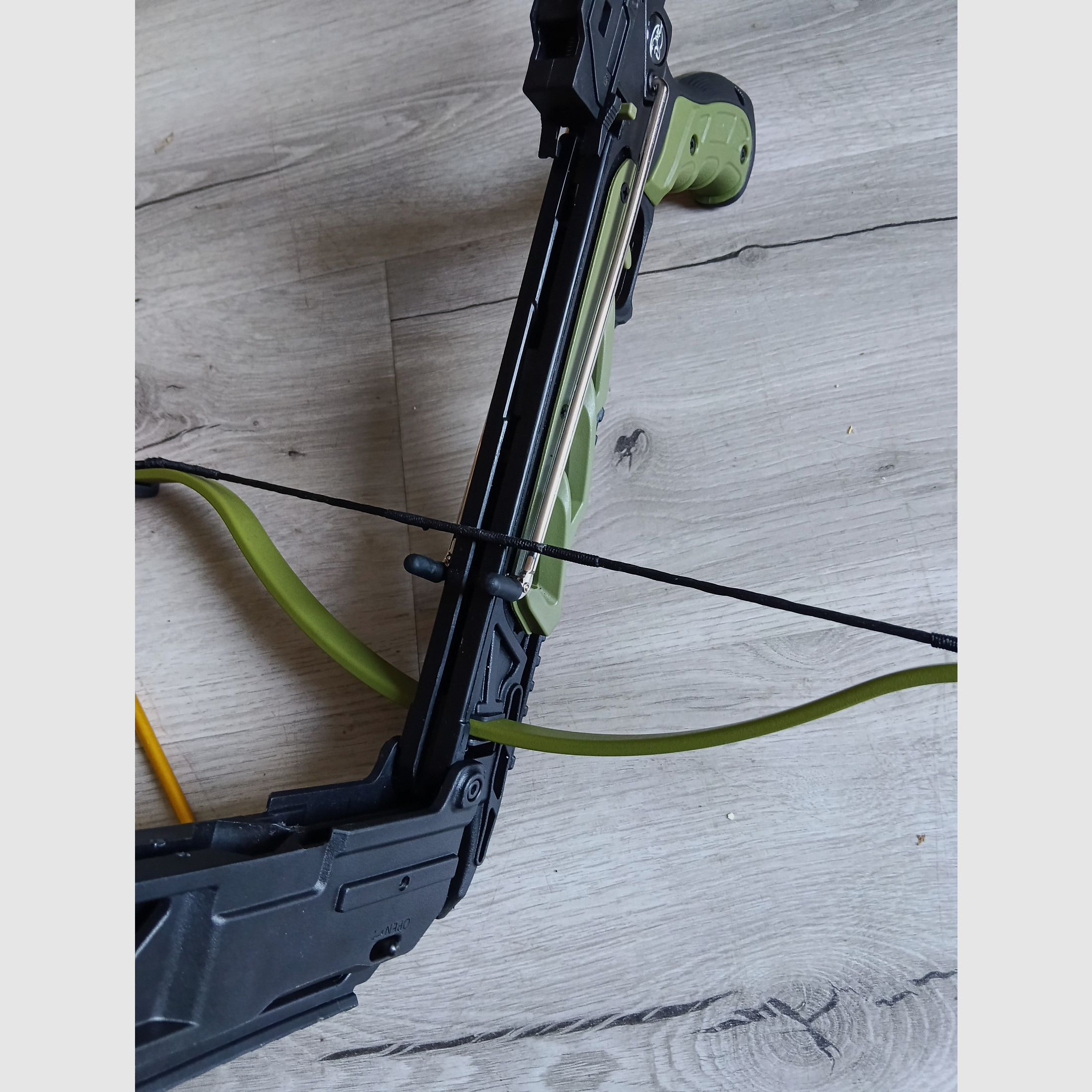 Pistol crossbow, image 4 of 6
