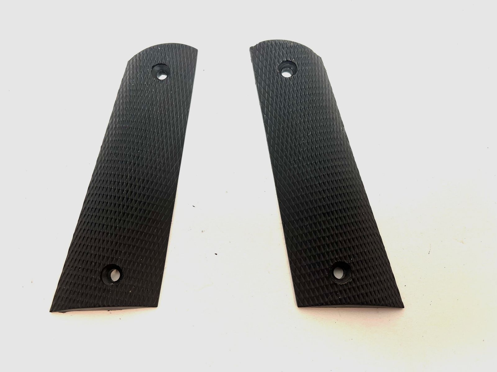 ••• Colt Government 1911 grips - plastic - original •••