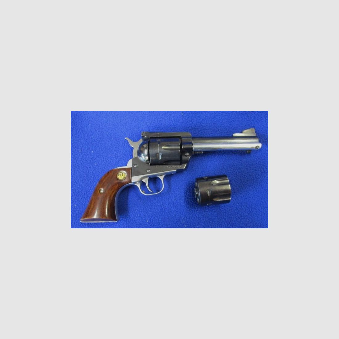 Revolver a singola azione Ruger .45Colt con tamburo intercambiabile .45Auto Blackhawk