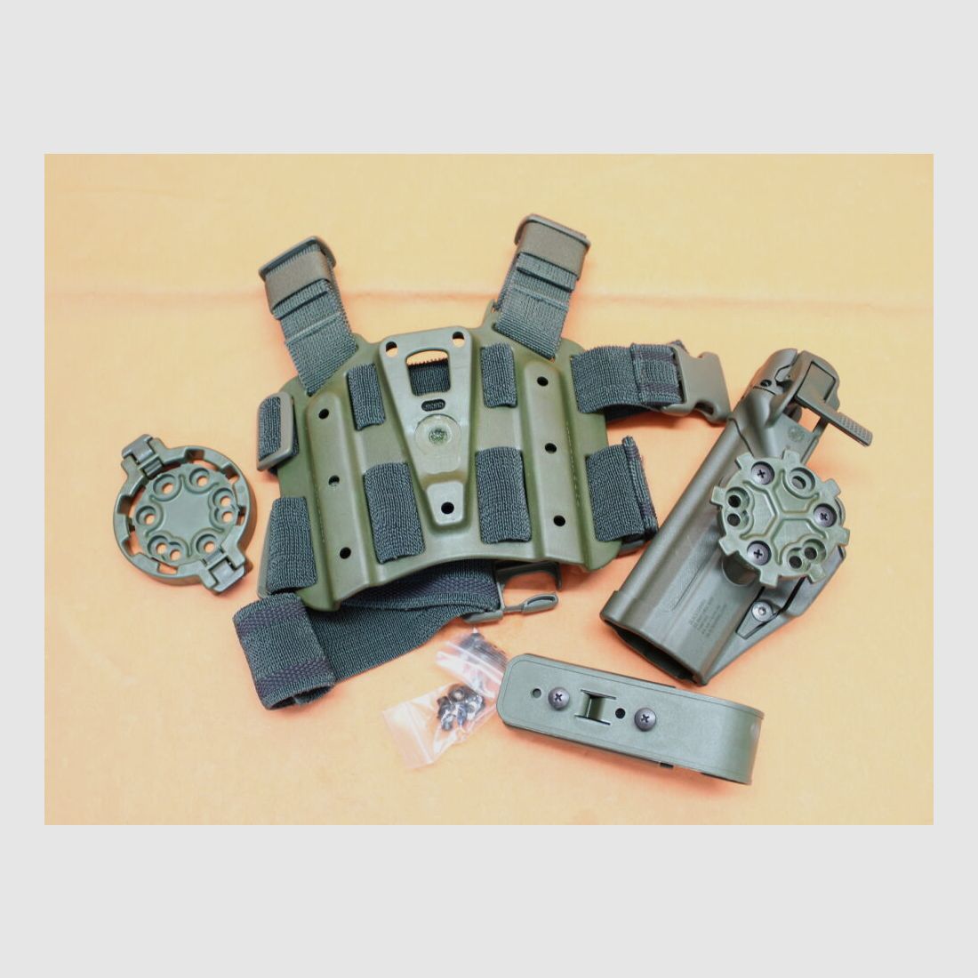 Blackhawk Blackhawk Holstersystem SERPA Tactical Level 3 RH Heckler&Koch HK P8 (Bundeswehr) oliv OD