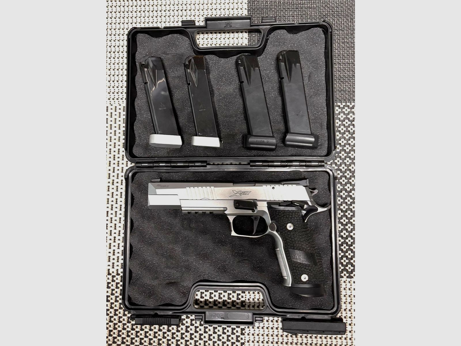 Original SIG SAUER X SIX 9 mm Para > MADE in GERMANY > Eckernförde!!! Set with WS .22 also Original SIG SAUER, image 1 of 4