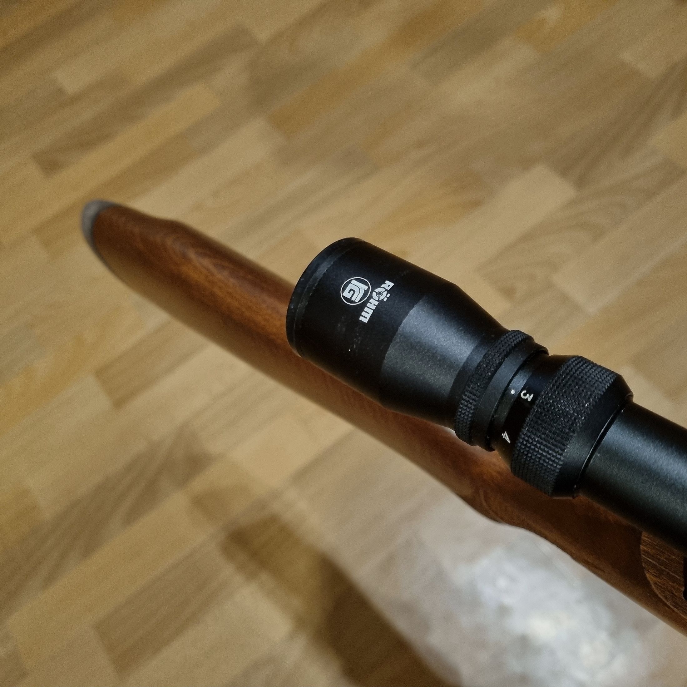 Incenso HW 57, con ottica Röhm 3-9x40, calcio in legno di faggio
