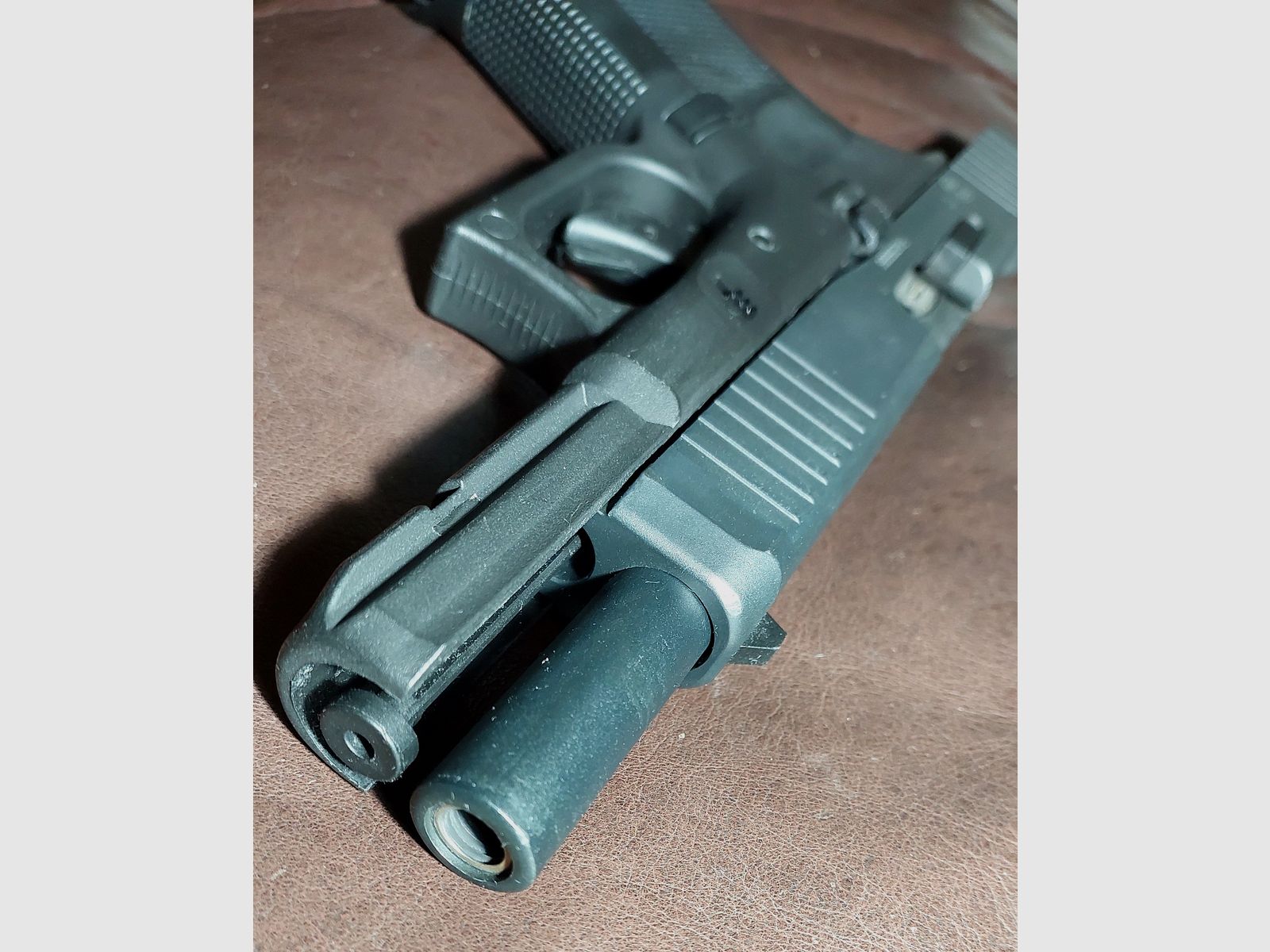 Glock 17 Gen5 Schreckschuss Pistole 9mm P.A.K. schwarz (PTB 1068) - 2 Magazine - Taktisches IWB Holster Rex Arms Sidecar