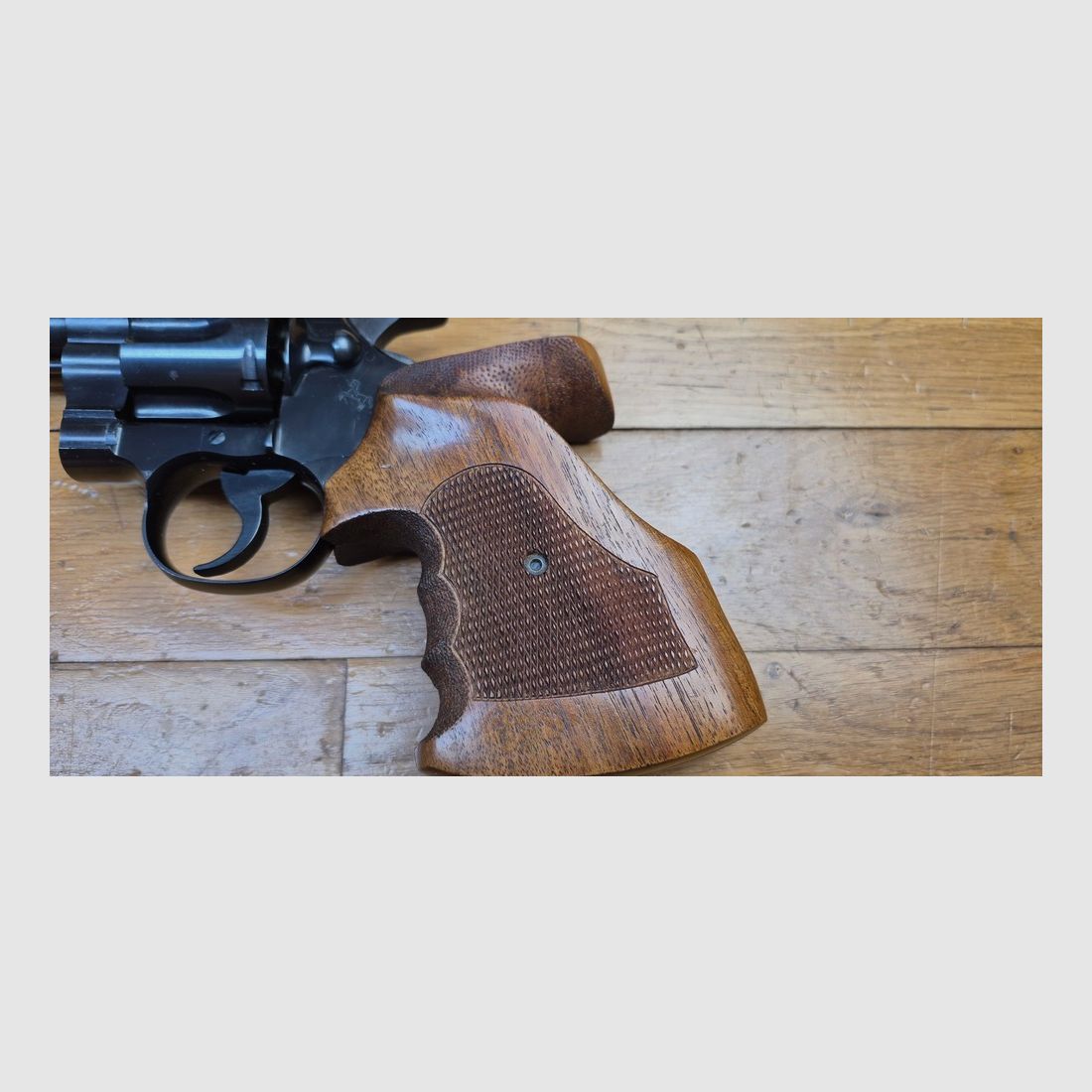 Mythos Revolver Colt Officer Model Match – Kal. 38Sp – Schwerer Lauf 6 Zoll – Waffe aus Hartford um 1960 – Ästhetik und Mechanik auf höchstem Niveau – Seltene Stück für das Schießen und Training in sehr hoher Qualität – Ausgezeichneter Zustand, fast wie neu – TBE +++, Bild 3 von 25