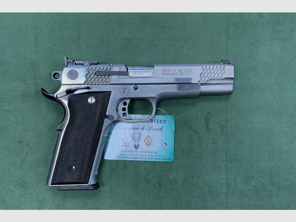 Smith & Wesson 945 .45Auto