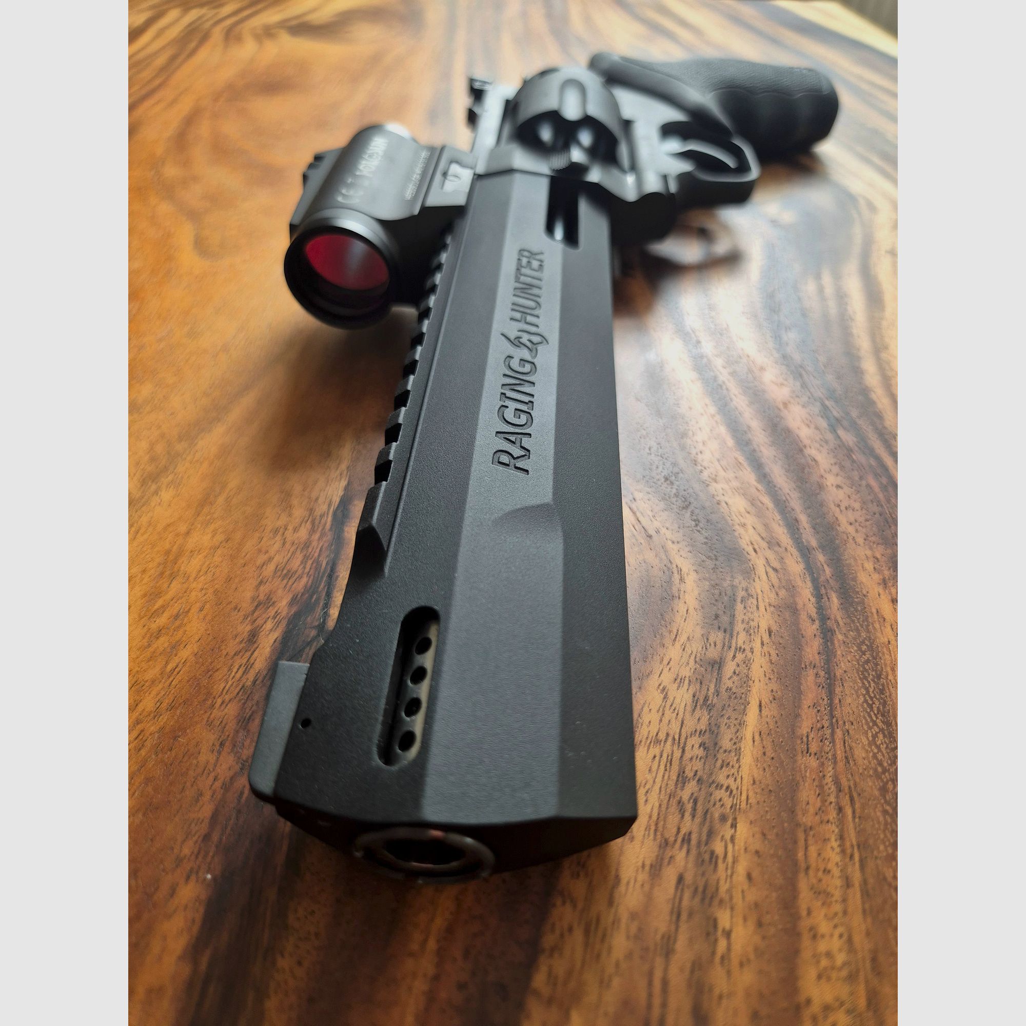 Taurus Raging Hunter 8 3/8" Lauf .44 Mag. inkl. Holosun Elite HE503C-U-GR – Neuwertiger Zustand