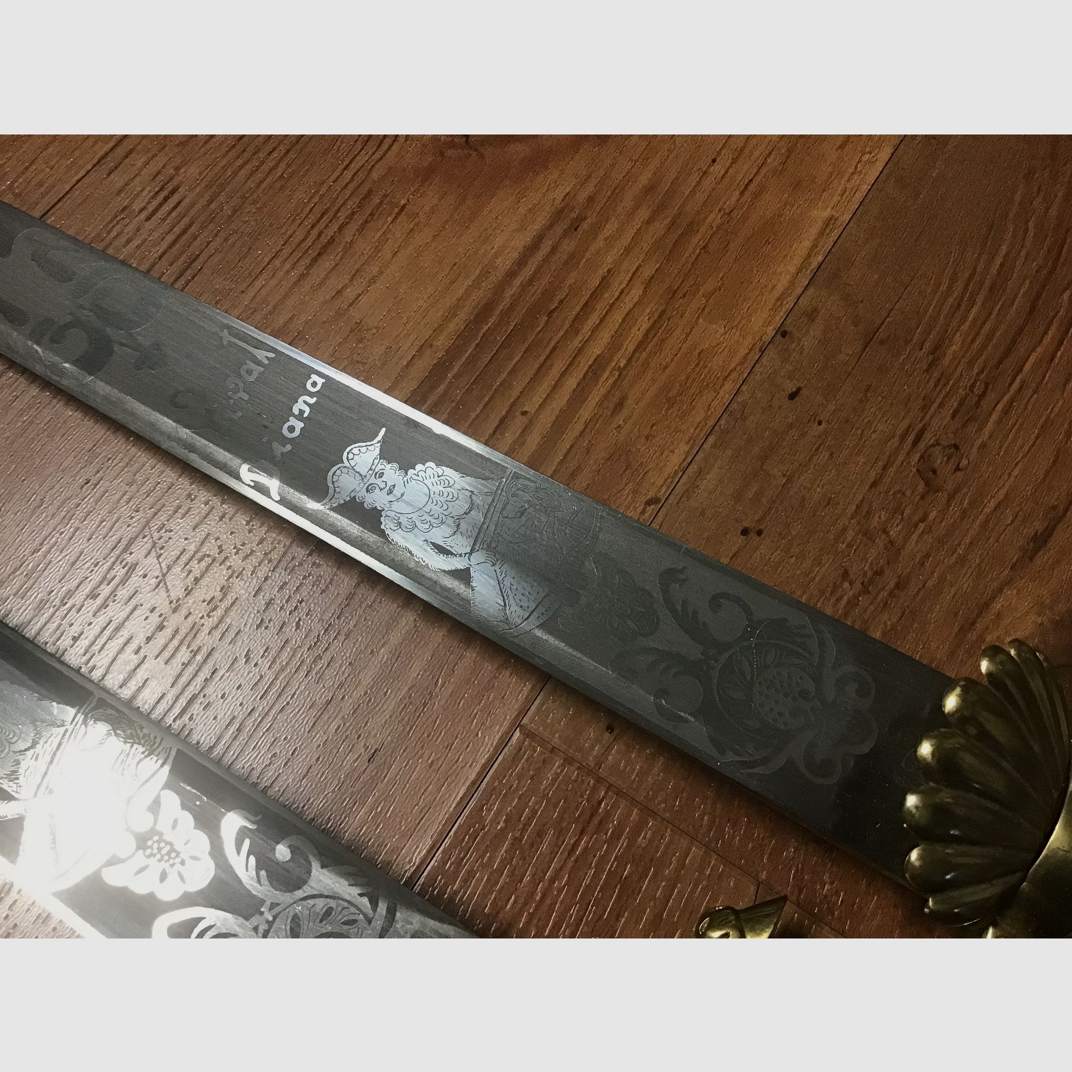 2 beaux couteaux de chasse presque épées avec l'inscription Vivat Diana