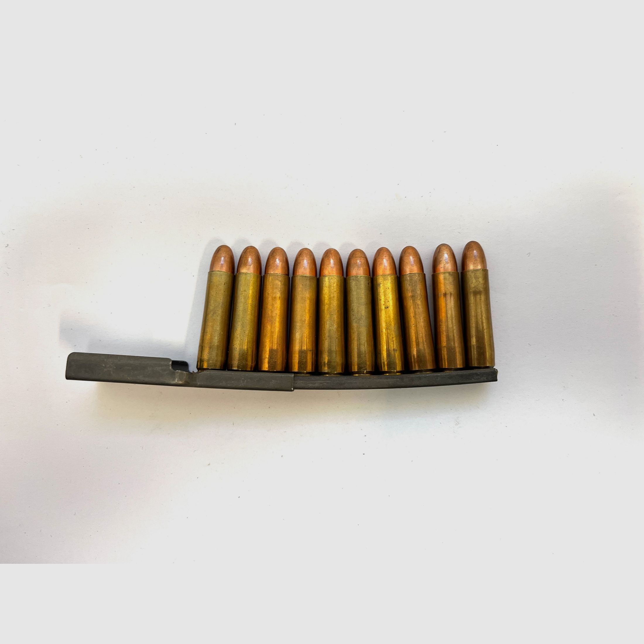 ••• US M1 .30 Carbine Ladestreifen mit Ladehilfe + 10 Stk. .30 Carbine Dekopatronen •••