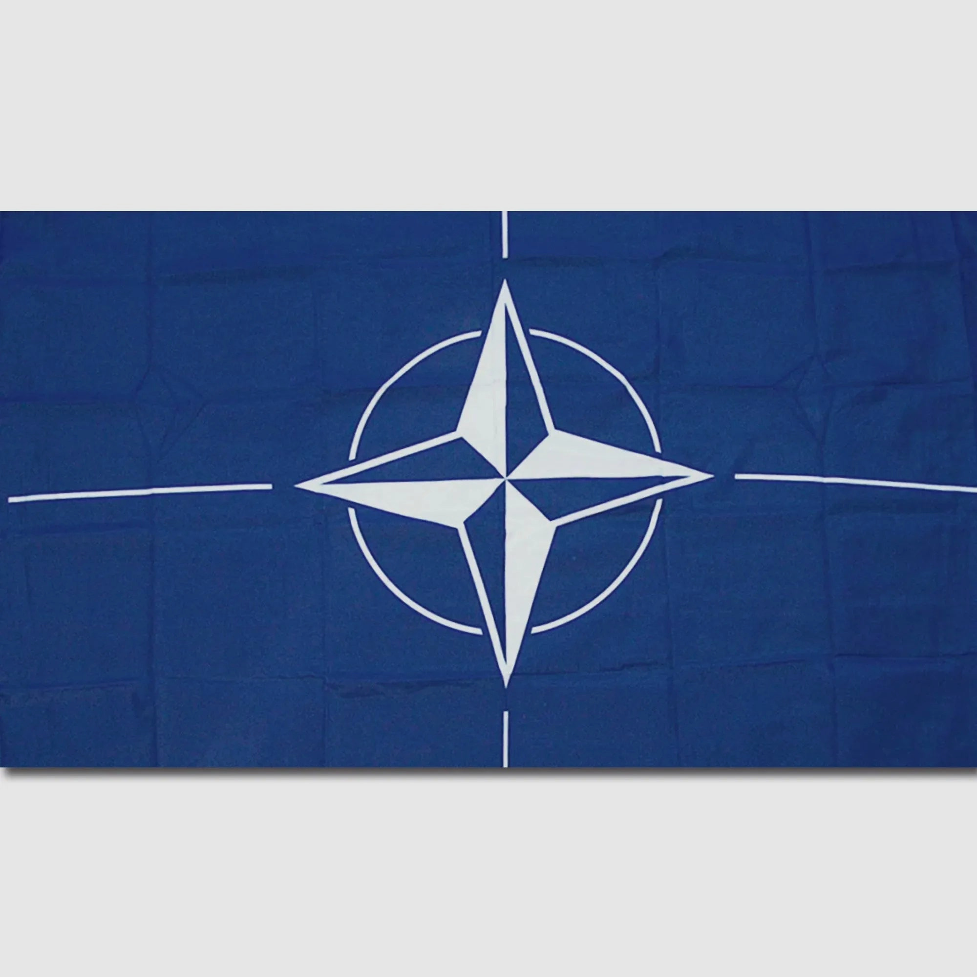 Diverse Flagge NATO