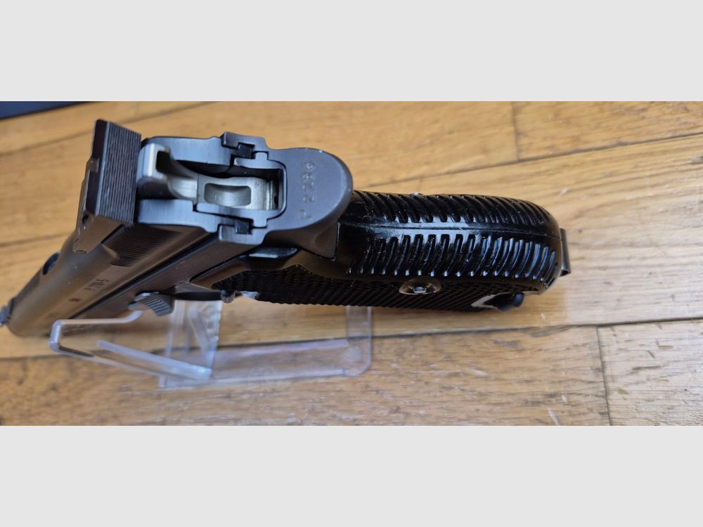 Très rare pistolet SIG P210-5 – « Le » P210 de compétition! (et pas seulement de précision!) – Cal. 9×19 – Arme SIG 100% SIG Suisse d&rsquo;avant 1984 – Canon 15 cm neuf – Guidon Patridge déporté et hausse micrométrique 100% acier – Arme de mars 1971 – Très beau bronzage / phosphatage – Détente compétition – Un des 3.294 P210-5 ! – Fonctionnement de rêve – 2° chargeur – État TBE++/TBE+++ !, image 13 sur 26