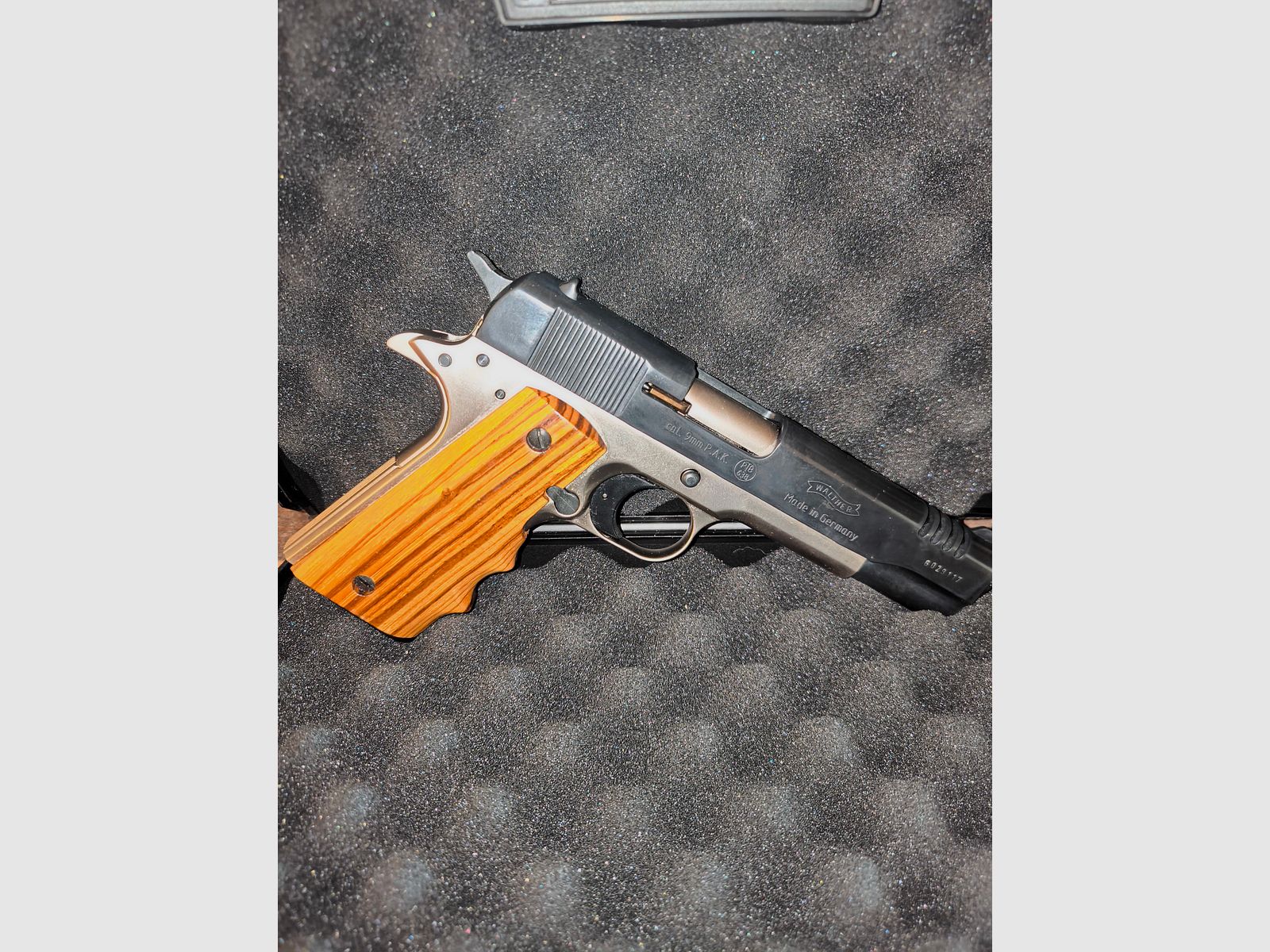 Walther BIG BORE'S Anlehnung an die Colt 1911er,9mmPAK, Nur einmal ein Magazin mit Platzpatron Verschossen, Funktionell & Optisch Guter Zustand, Neuwertig!! 