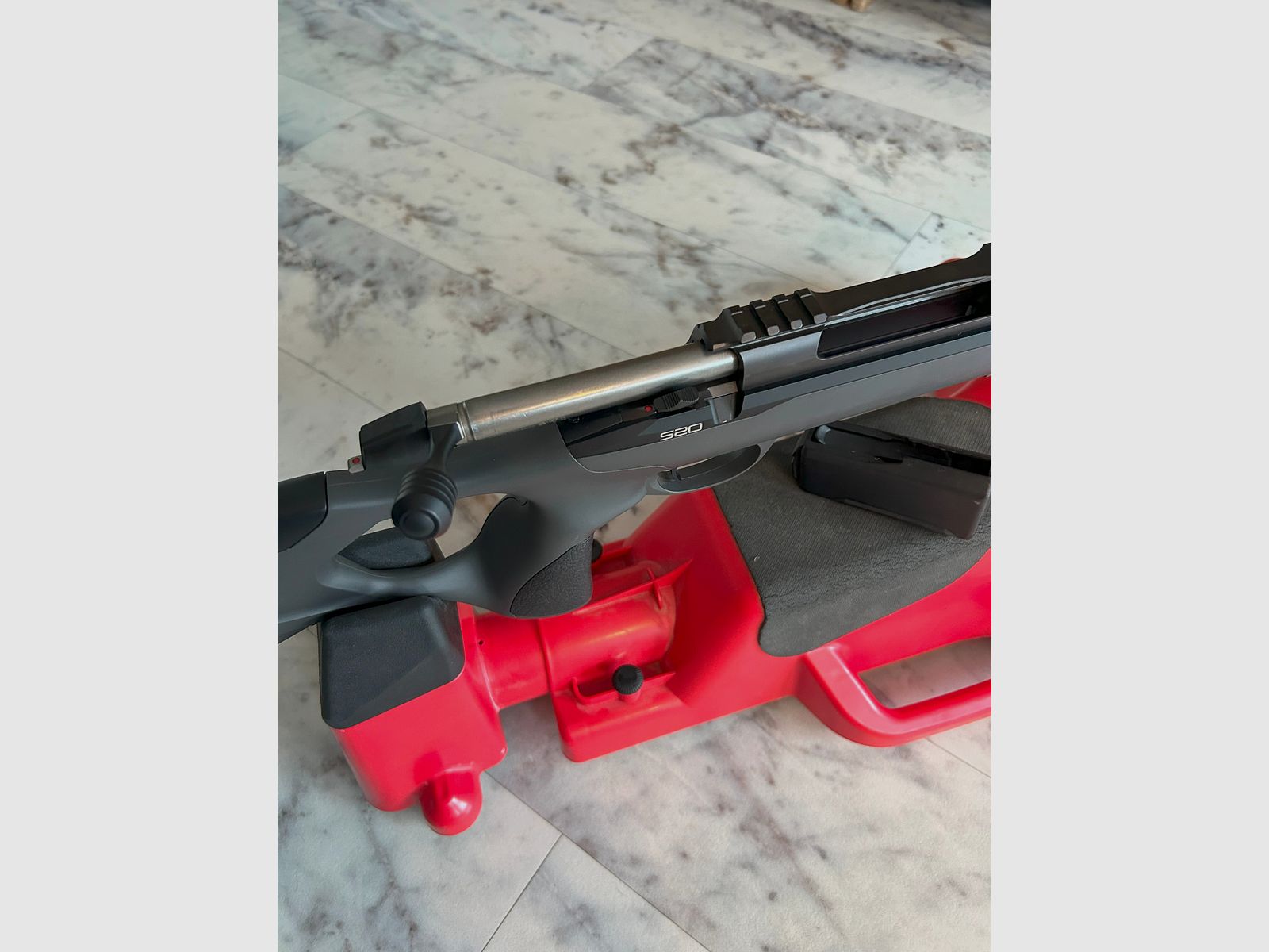  Repetierbüchse Sako S2o Hunter 30-06 Kurz mit Lochschaft und Schalldämpfer