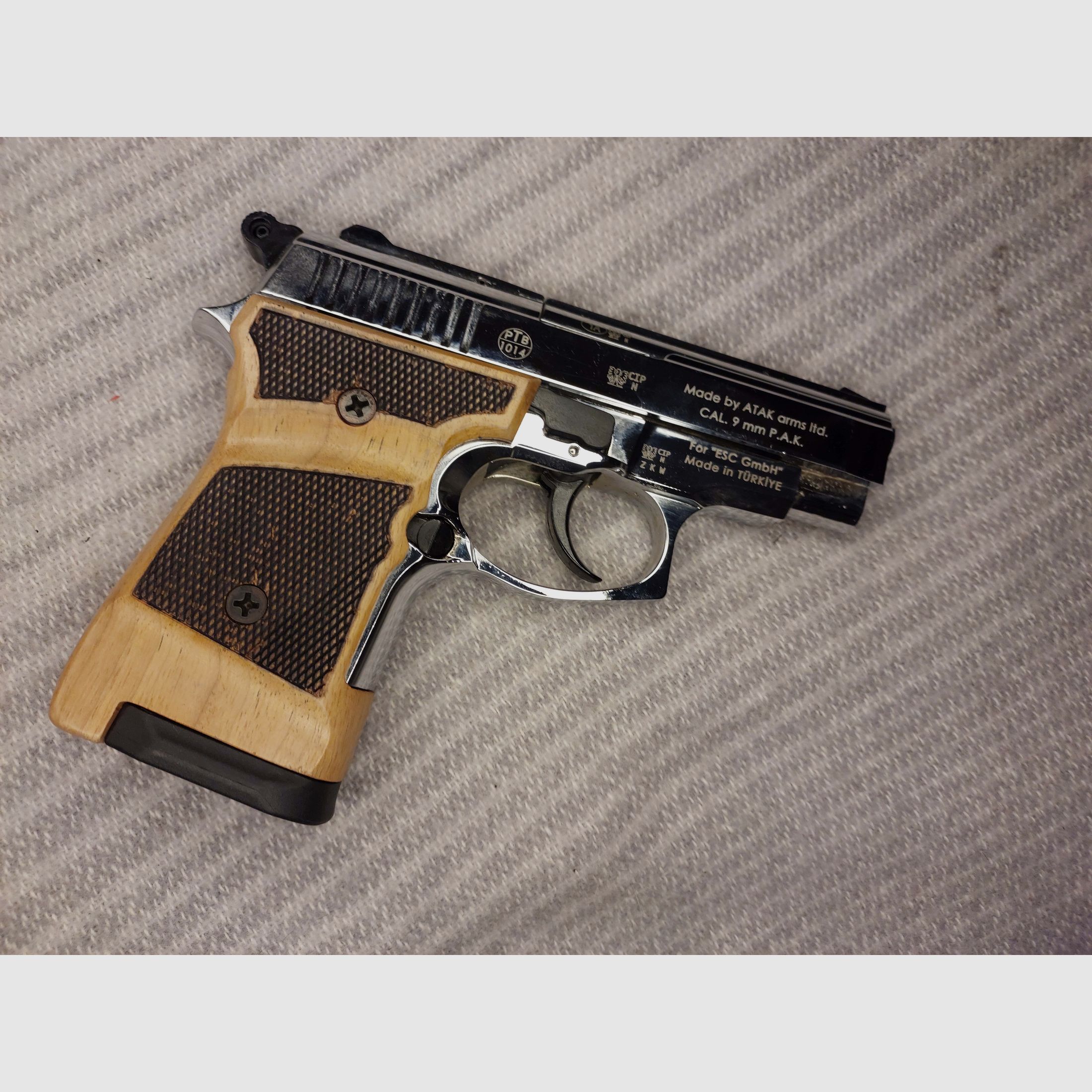 Zoraki 914 Pistolet alarmowy 9mm P.A.K. Chromowane uchwyty drewniane 2 magazynki kabura (1014)