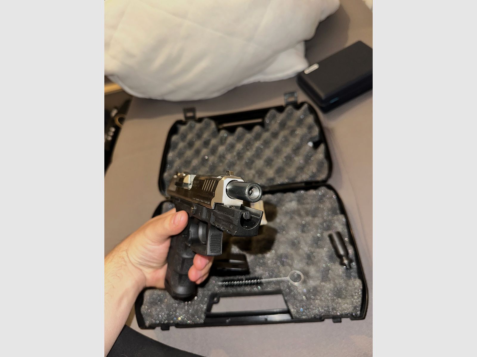 Heckler & Koch P30 – 9 mm P.A.K. – nickel/bicolore – PTB 912 – mallette