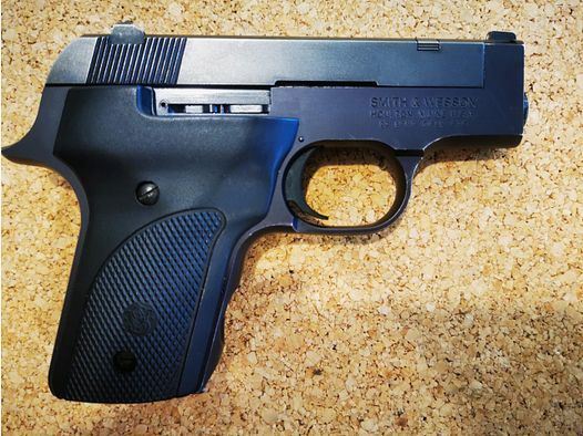 Pistolet samopowtarzalny Smith&Wesson Model 2214