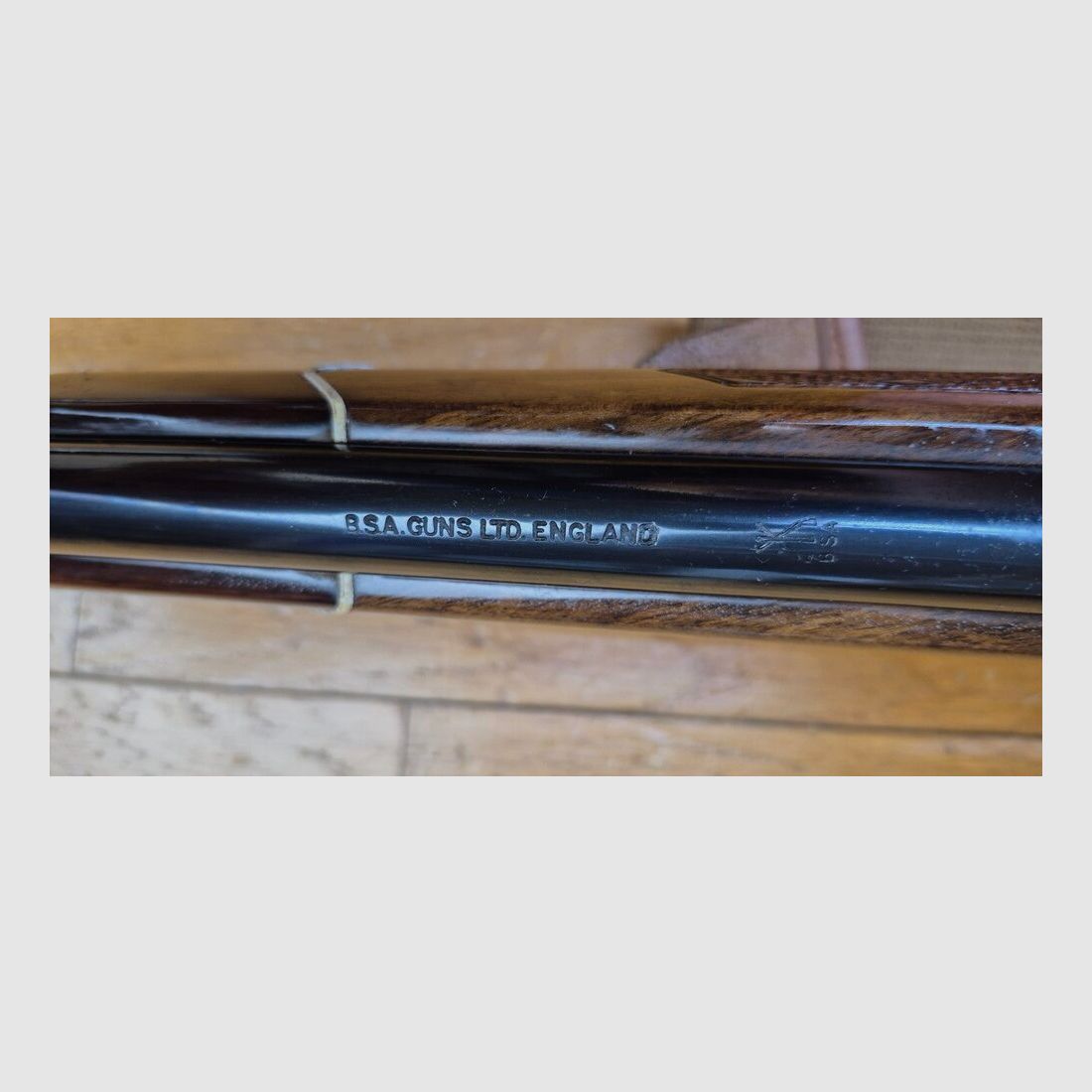 Sehr schöne BSA Jagdgewehr Modell CF2 — Kal. 300 Win Mag — Magazin 3 Schuss +1 — Holz von hoher Qualität in Grad V — Schmidt & Bender 1.5-6x Zielfernrohr — Exzellente Mechanik — Spiegel-Lauf — Eines der besten Jagdgewehre, die aus den Werkstätten der „Großen Epoche“ britischer Herkunft stammen — TBE/TBE+, Bild 1 von 39