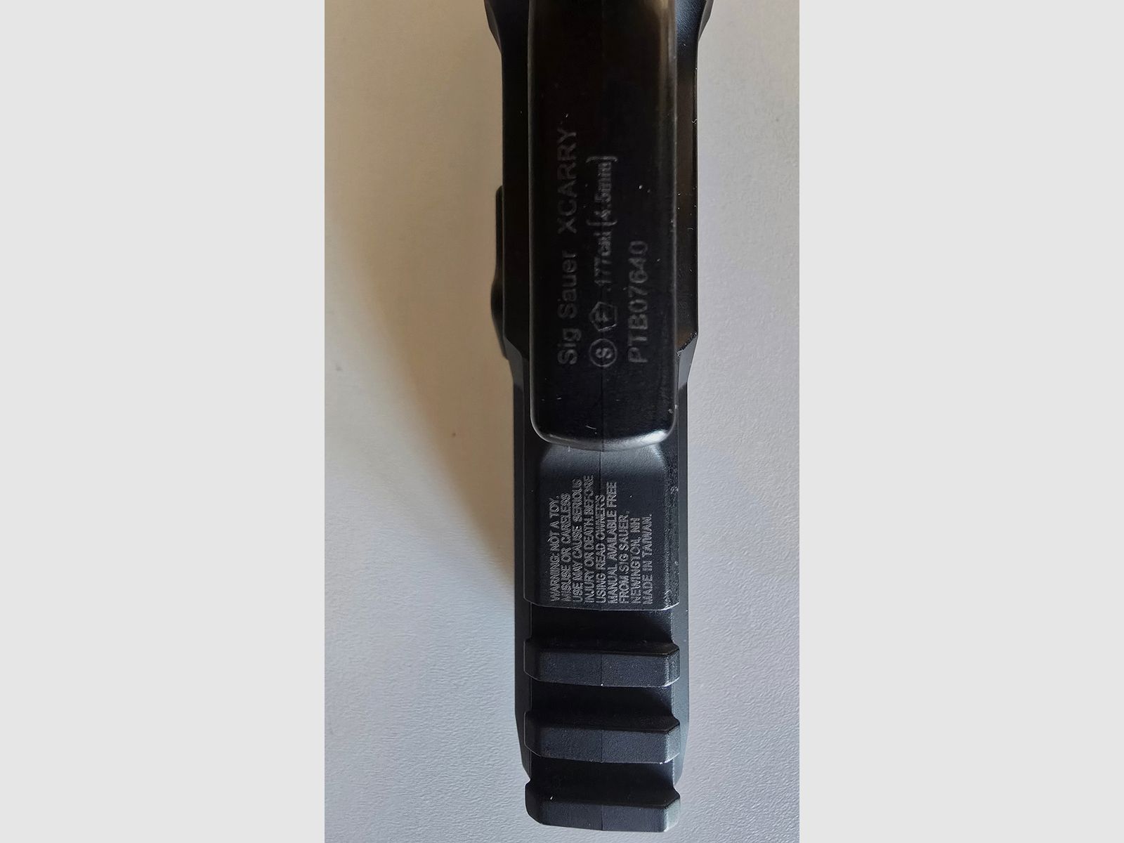 Sig Sauer zestaw - 4,5mm CO2 Sig Sauer P320 X Carry & P365 oraz akcesoria