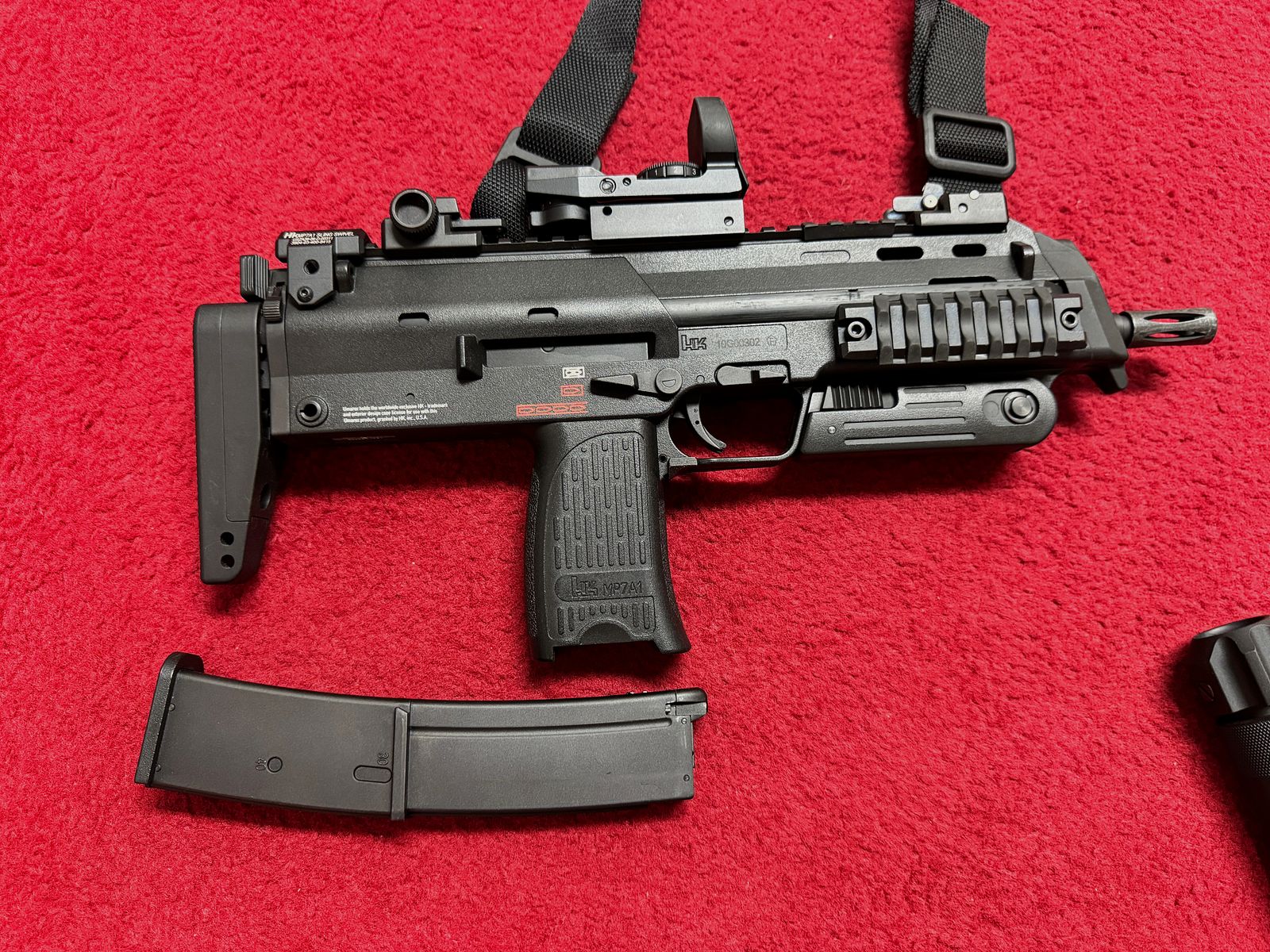 VFC H&K MP7 A1  GBB Gas Blow Back Airsoft 6mm  + Sling -Schalldämpfer- Micro Dot 