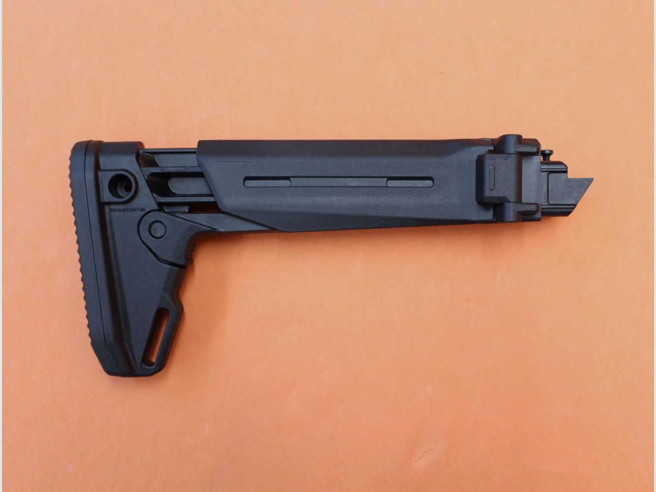 Magpul Kalashnikov AKM: Culata Zhukov-S Magpul (MAG585-BLK) Polímero Negro con soporte lateral plegable