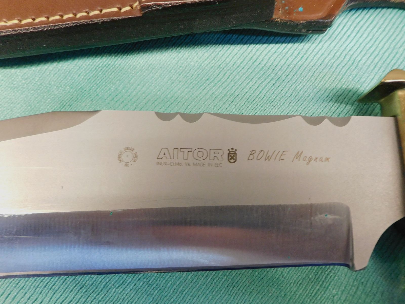 AITOR Messer BOWIE. Ostrze 18,5 cm. Stal wanadowo-molibdenowa z ostrym zakończeniem. Test twardości HRC.