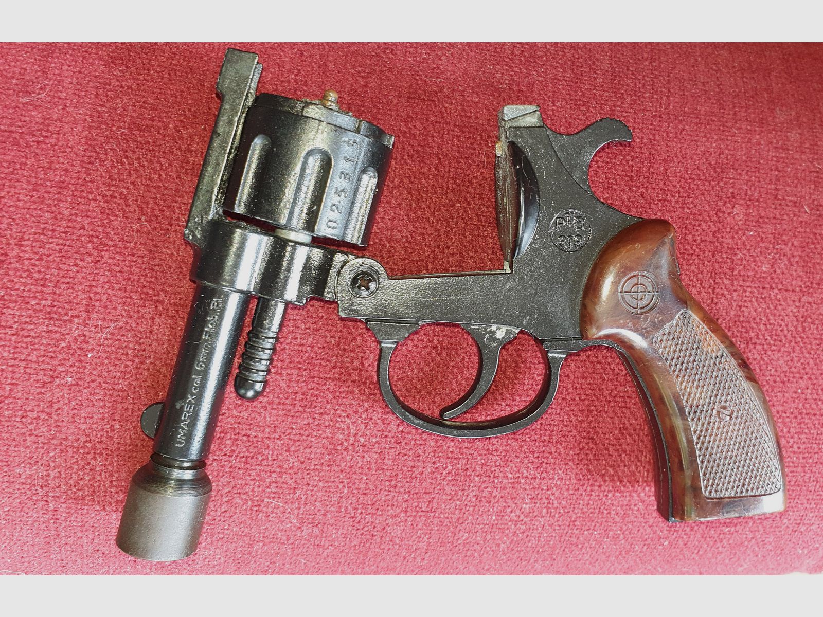 Schreckschussrevolver Im Kaliber 6mm Flobert