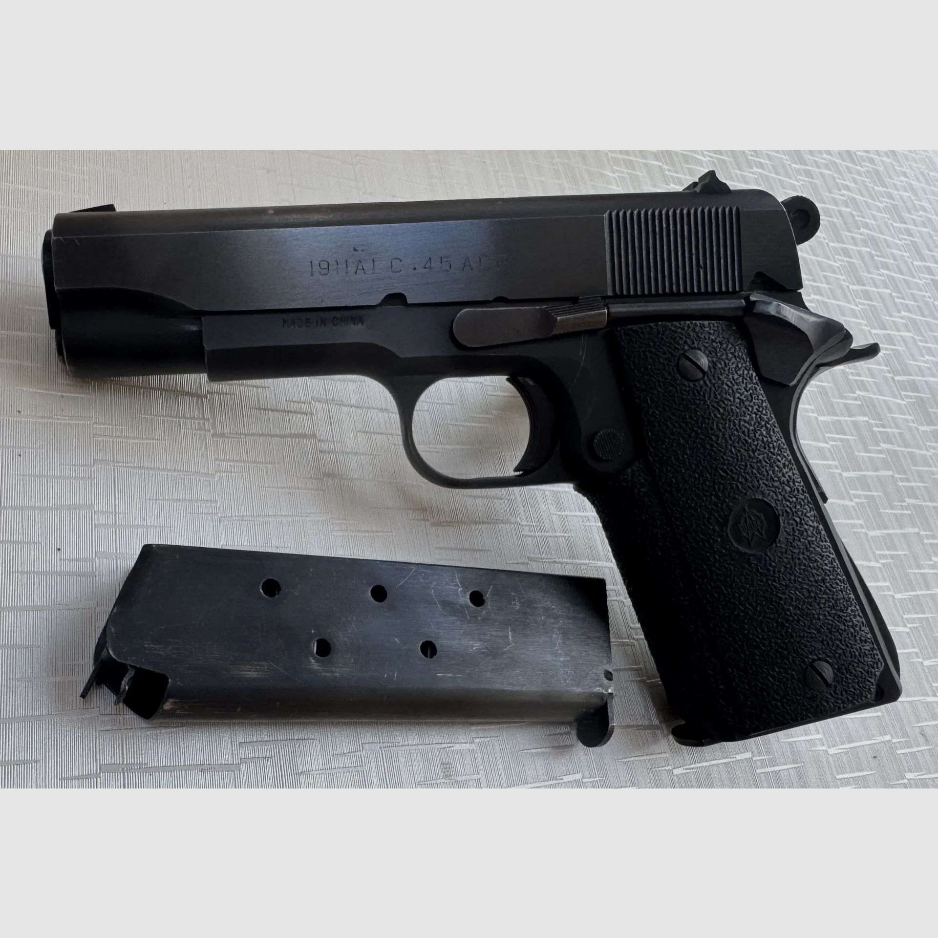 Pistole Norinco Modell 1911 A1 Nachbau der Colt Combat Commander – Kaliber .45 ACP