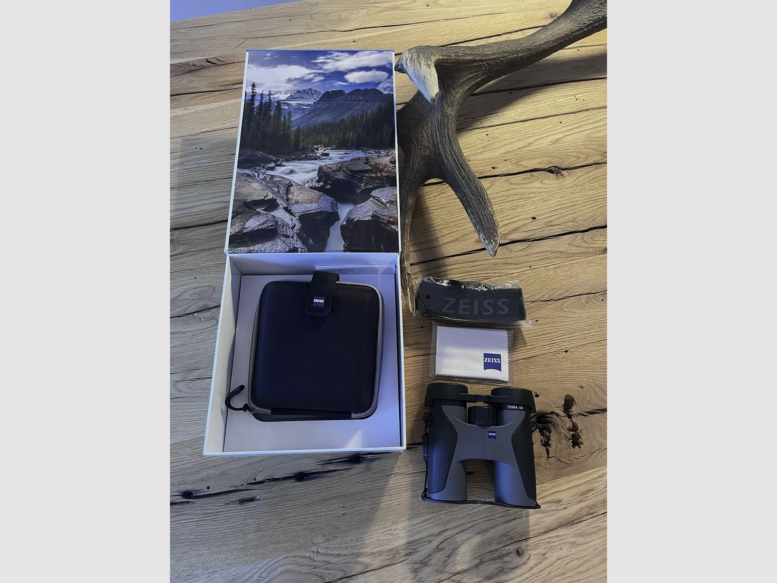 ZEISS Terra ED 10x32 – NEUF & inutilisé – emballage d'origine – contenu complet d'origine, image 1 sur 3