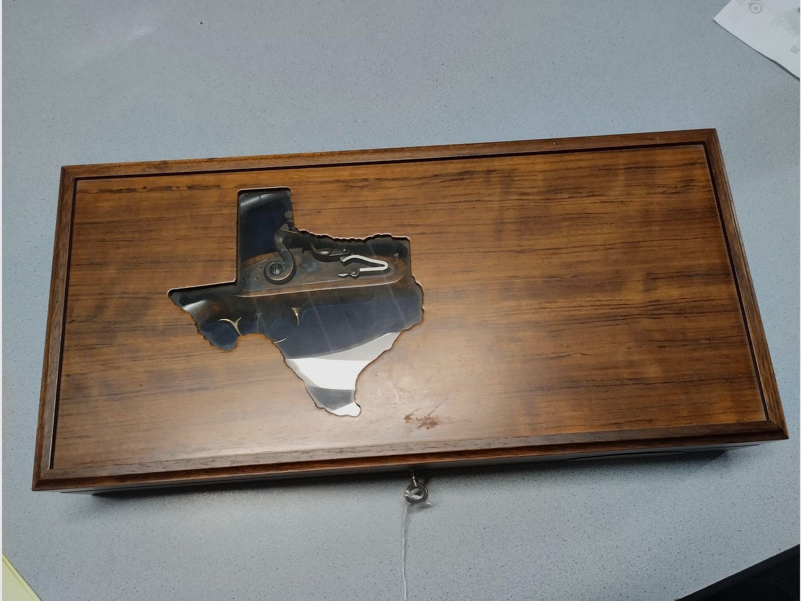 Bardzo ładne pudełko Pedersoli Alamo 1836 z pistoletem na kapiszony Navy Moll kal. 45 + nożem Bowie, w stanie nowym!