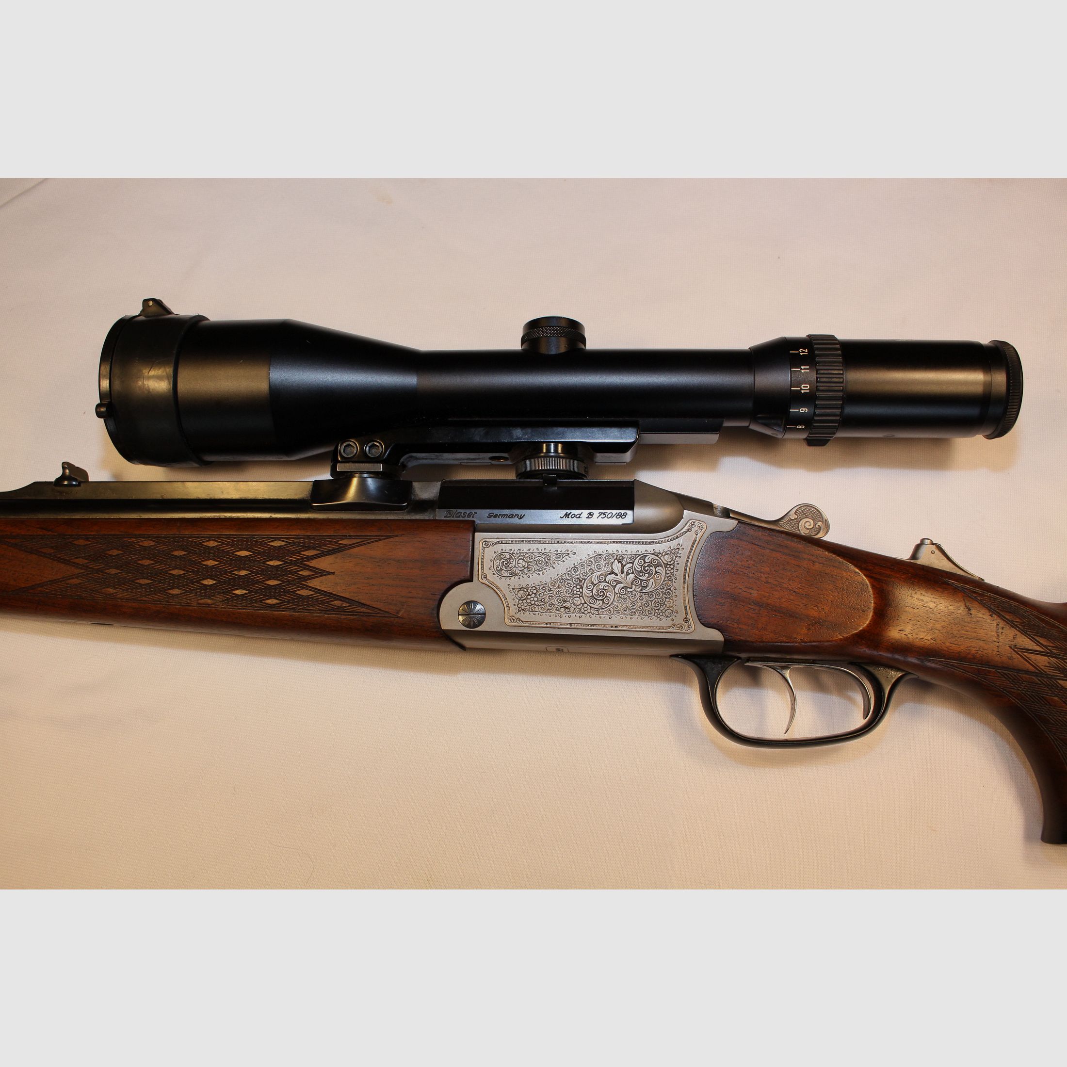 Blaser Berstutzen 750/88 w 5,6x50R i .30/06 z kolbą lewostronną.