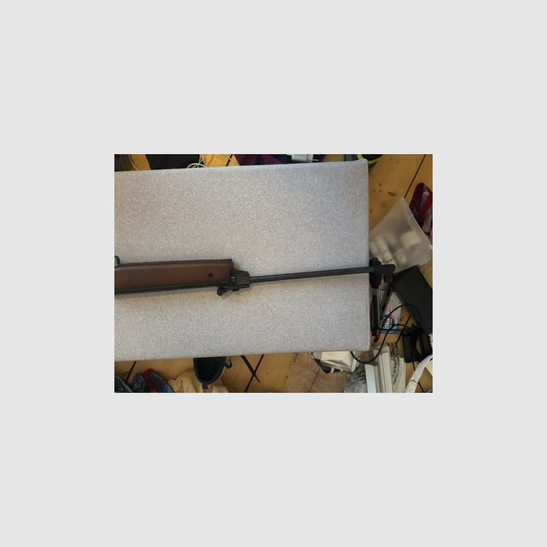 Carabina ad aria compressa Perfecta Mod. 45 cal. 4.5mm (177) inclusi scope e 3 barattoli di diabolos H&N, 1 sigillato, 2 ancora pieni per circa il 70%, immagine 2 di 6