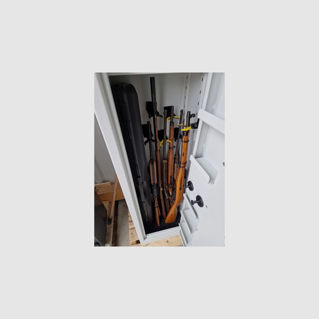 GUN-i-FLEX Waffenschrank HUNTER HIRSCH EN 1143-1 Klasse 0 max. 9 LW