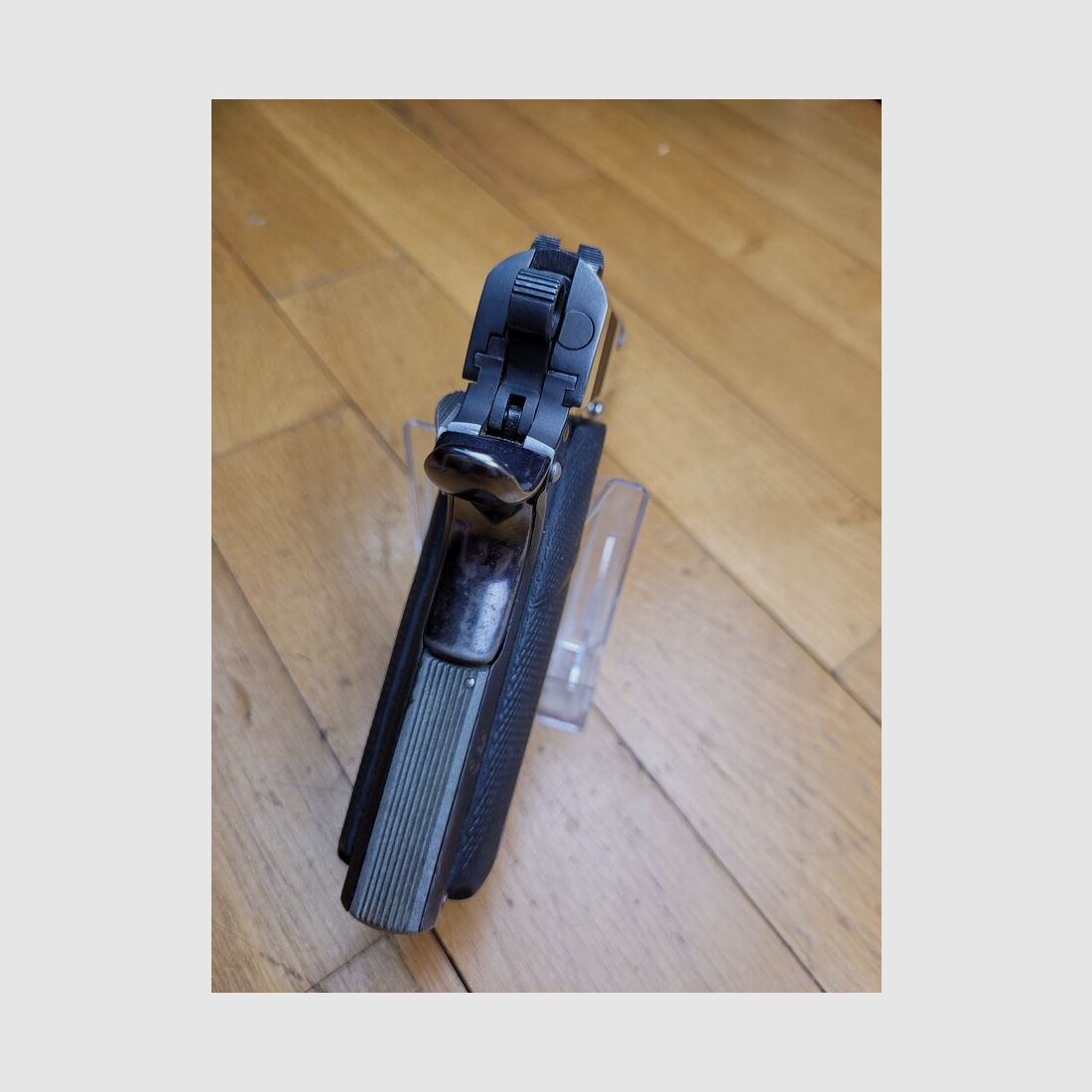 Seltene Colt Commander 45 ACP – wunderschöne originale Dual Tone Blue-Finish – MK IV Serie 70 – hergestellt um 1982 – Pachmayr-Griffschalen – 4 ¼ Zoll Lauf – quadratischer Abzug – verstellbarer Abzug – Colt-Qualität auf höchstem Niveau – TBE++, Bild 8 von 18
