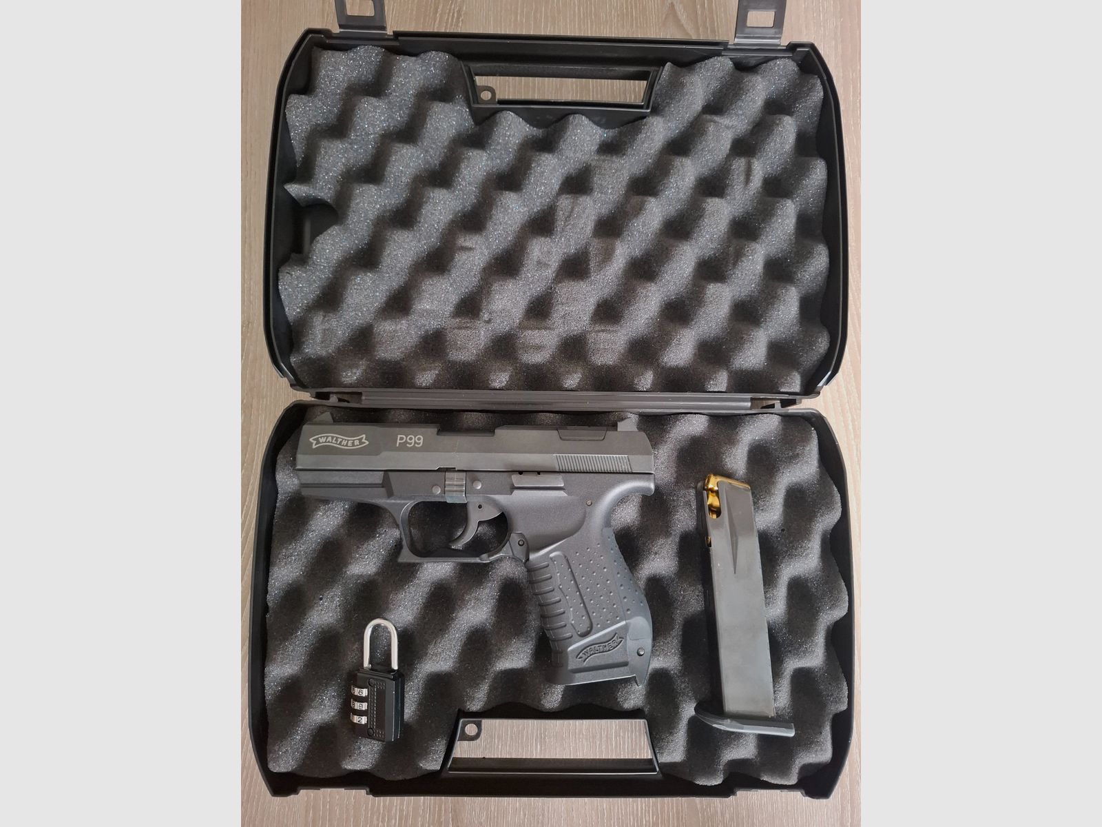 2× Walther P99, 9 mm P.A.K., PTB 762